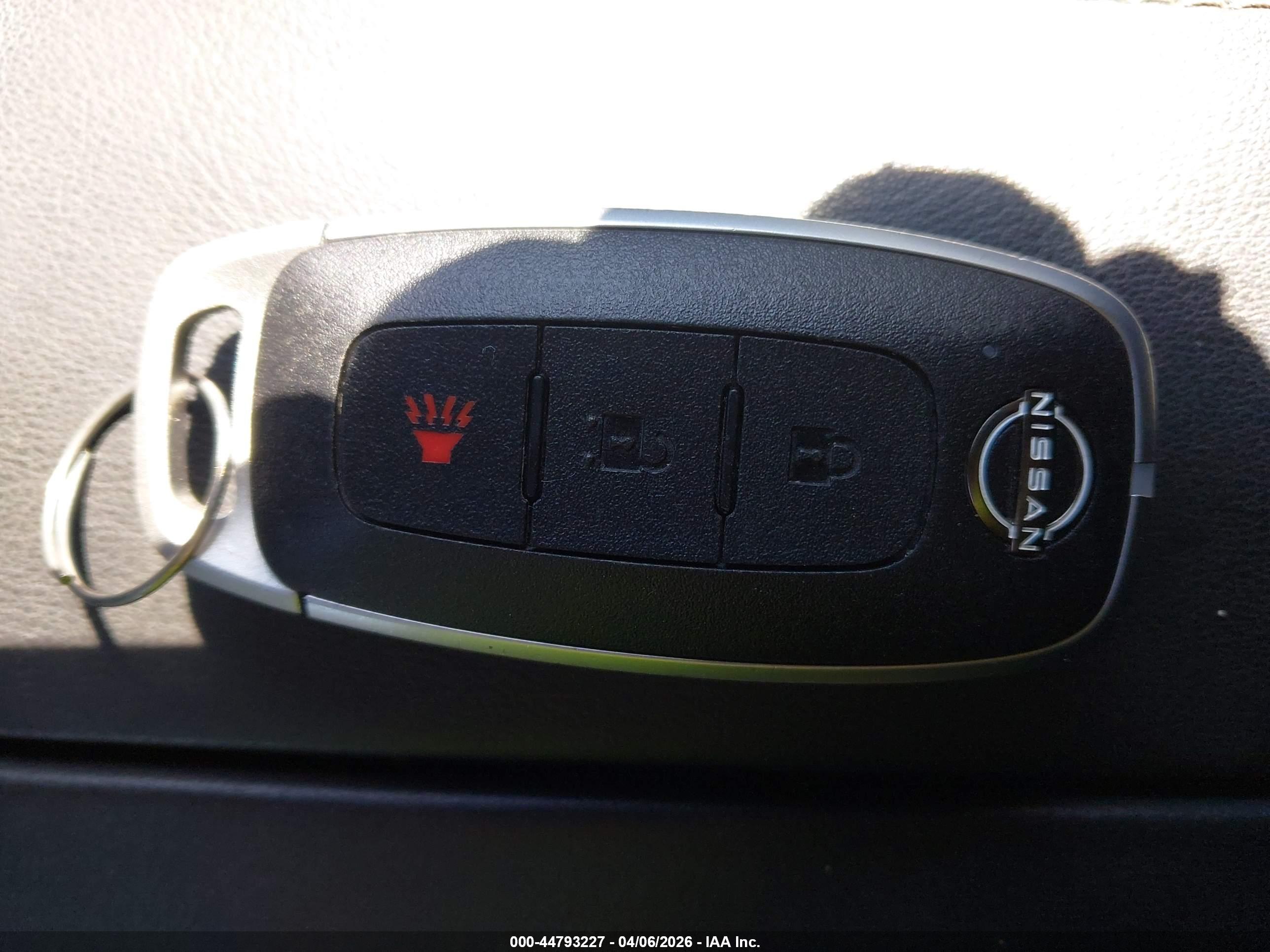 NISSAN ROGUE image 11