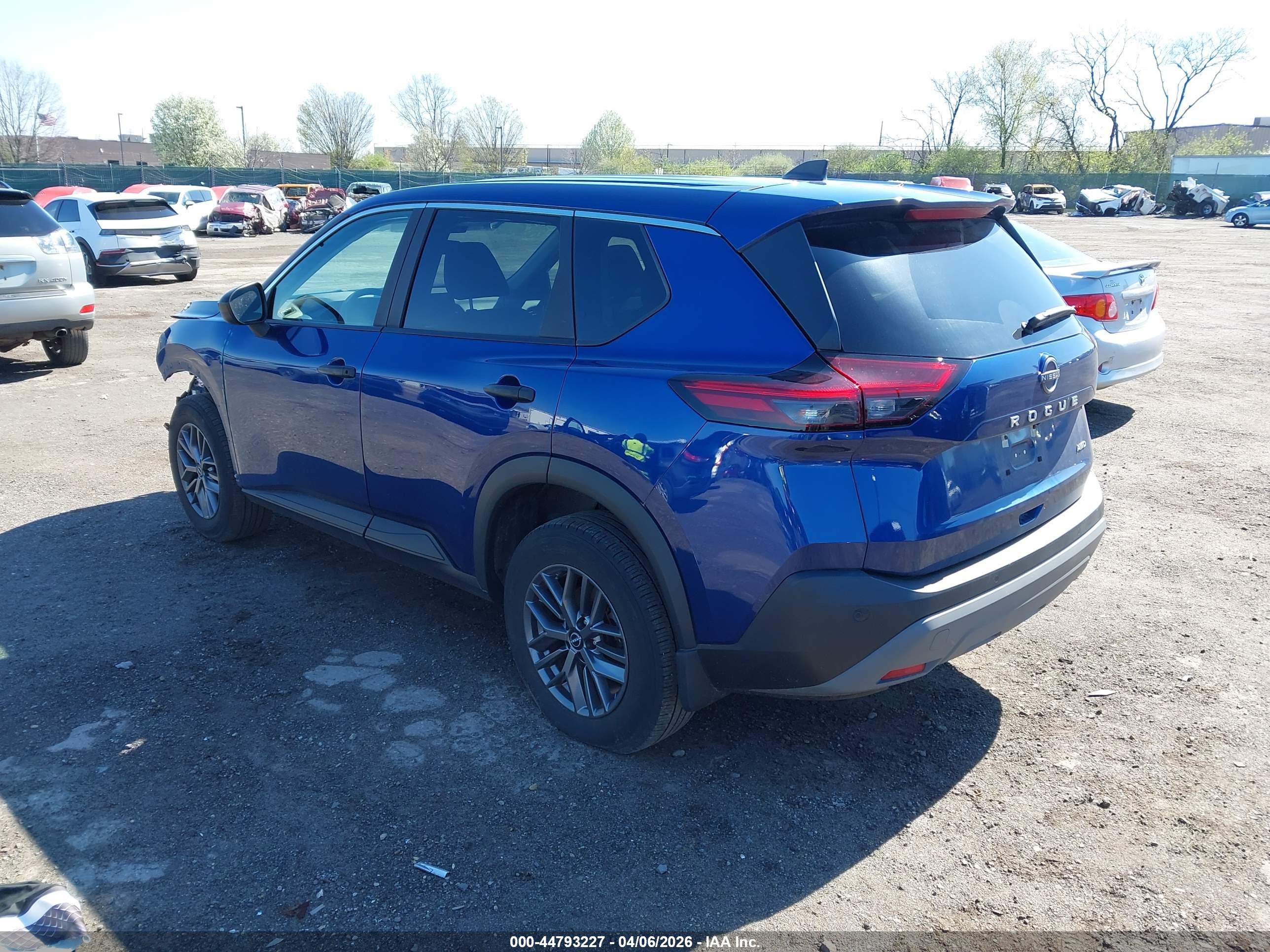 NISSAN ROGUE image 3