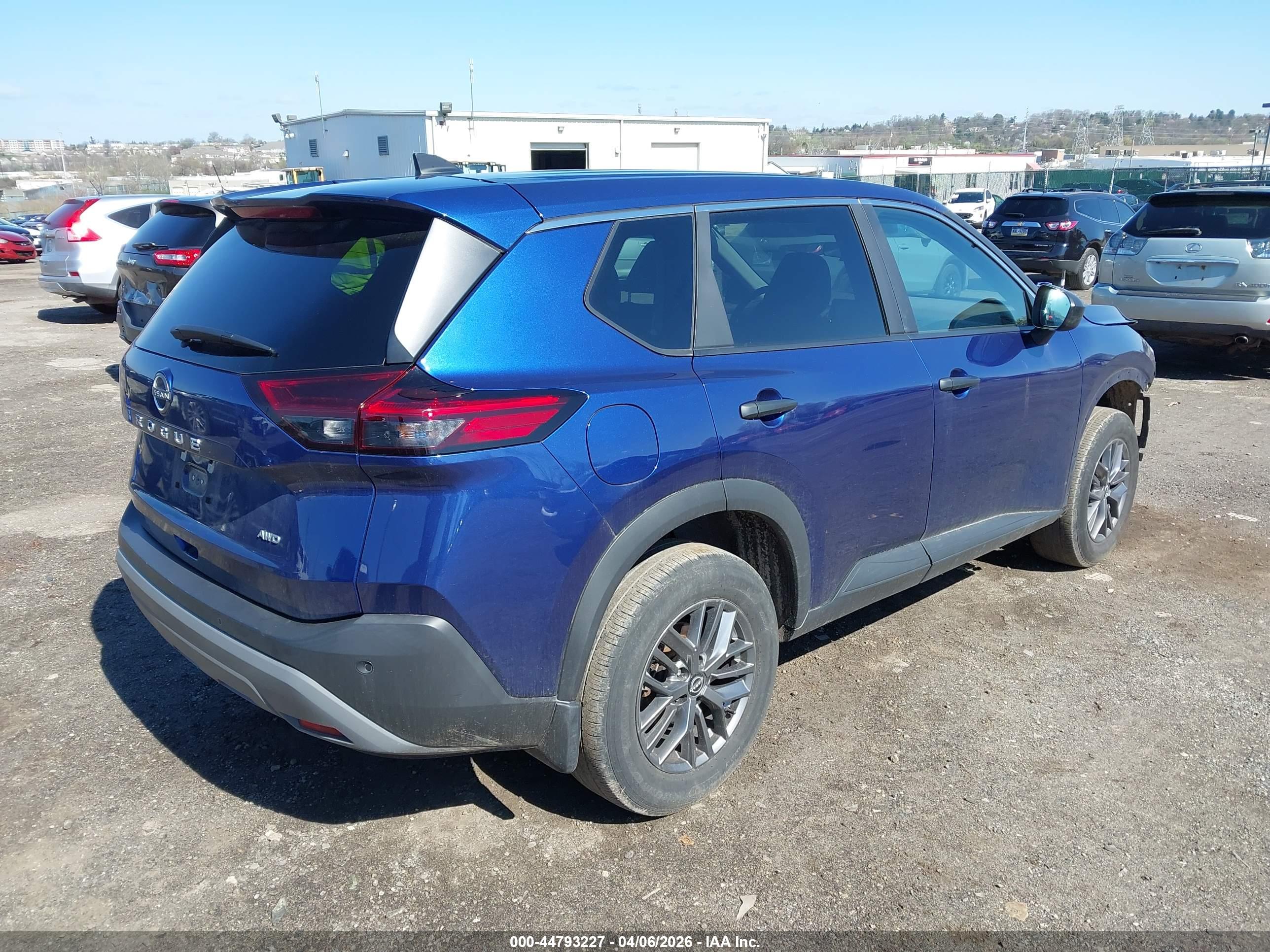NISSAN ROGUE image 4