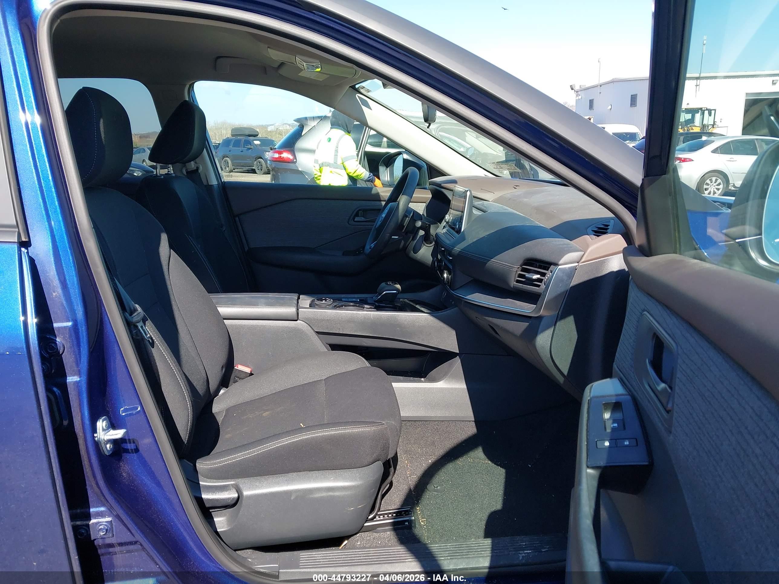 NISSAN ROGUE image 5