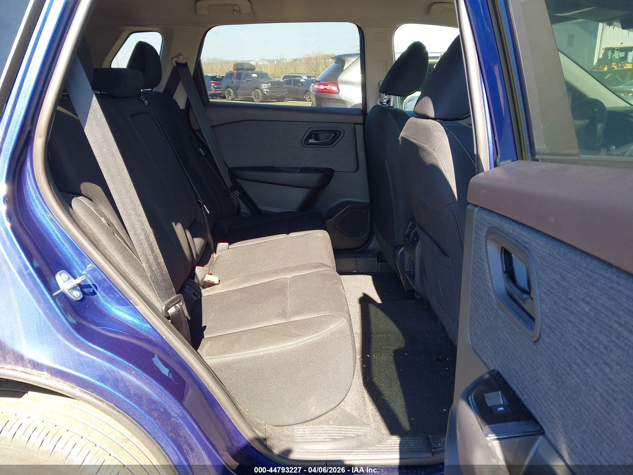 NISSAN ROGUE image 8