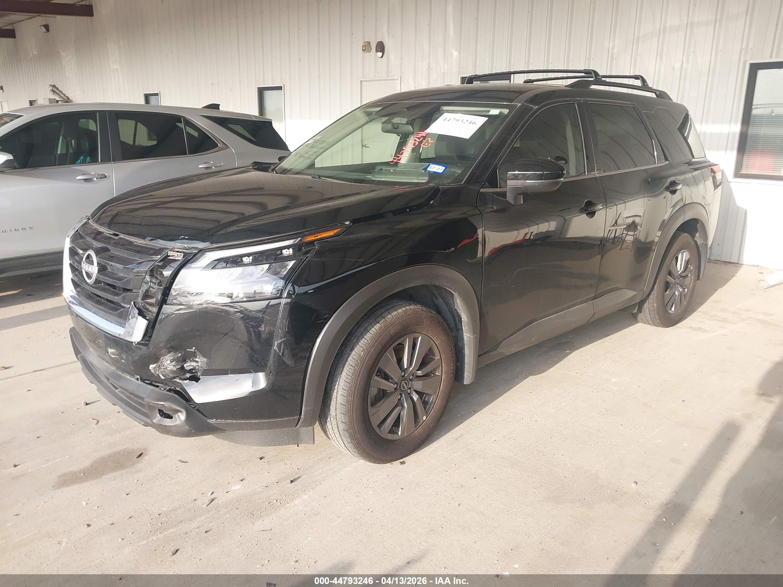 NISSAN PATHFINDER image 2