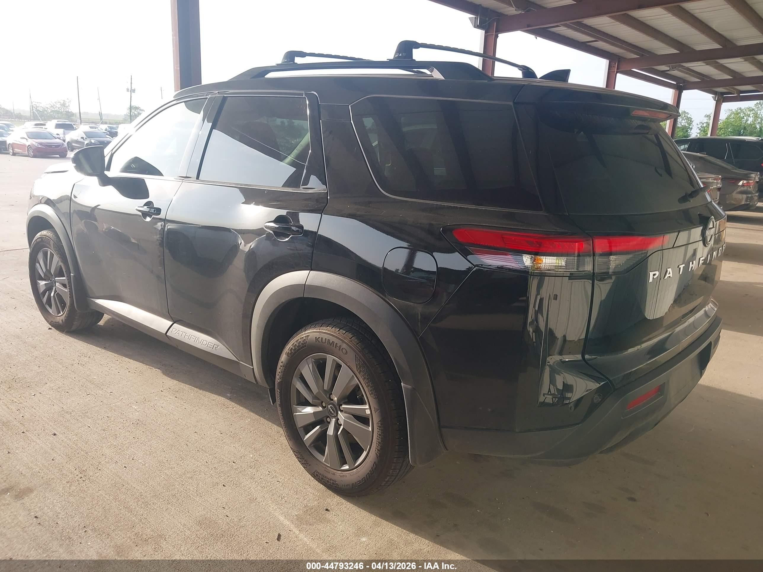 NISSAN PATHFINDER image 3