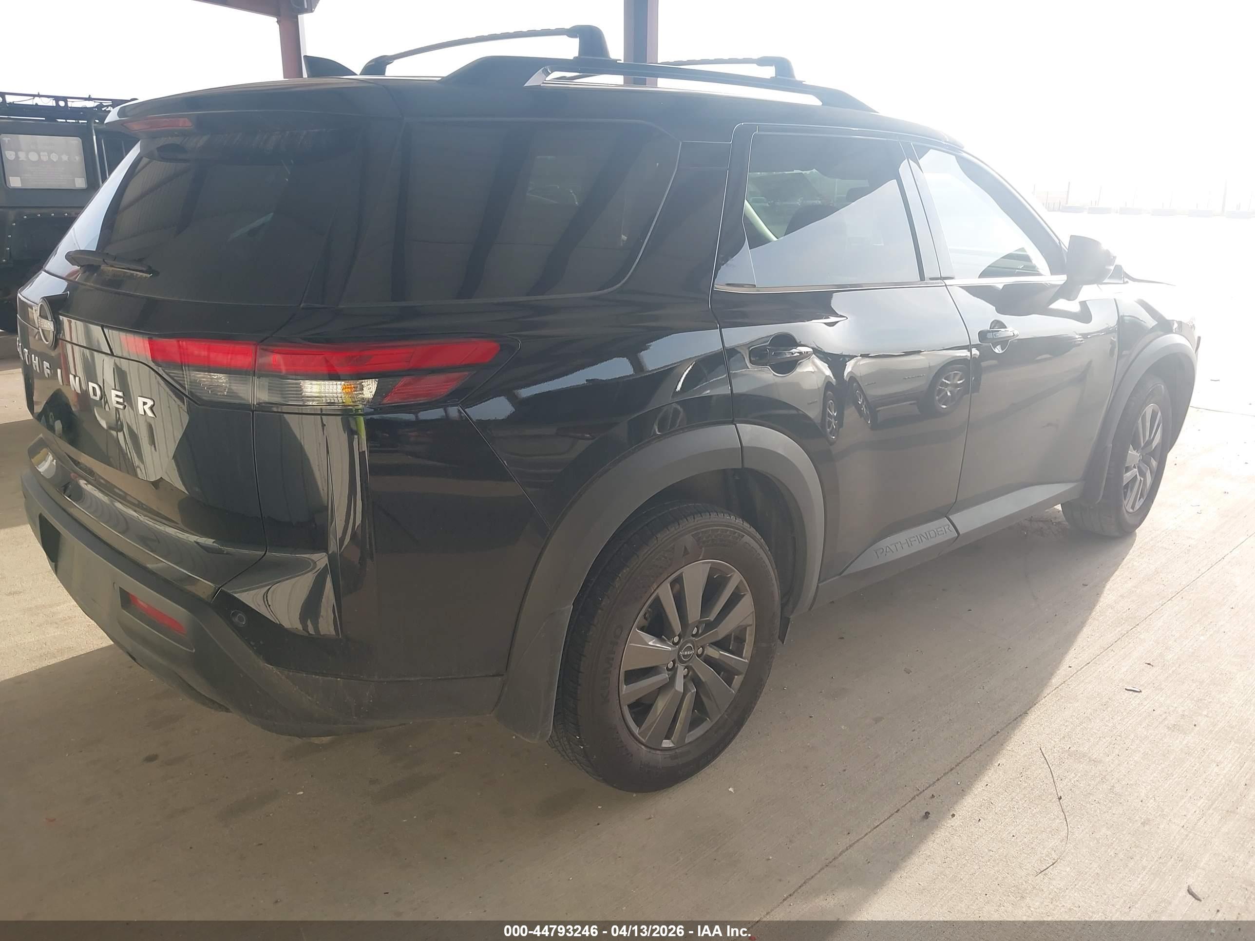 NISSAN PATHFINDER image 4