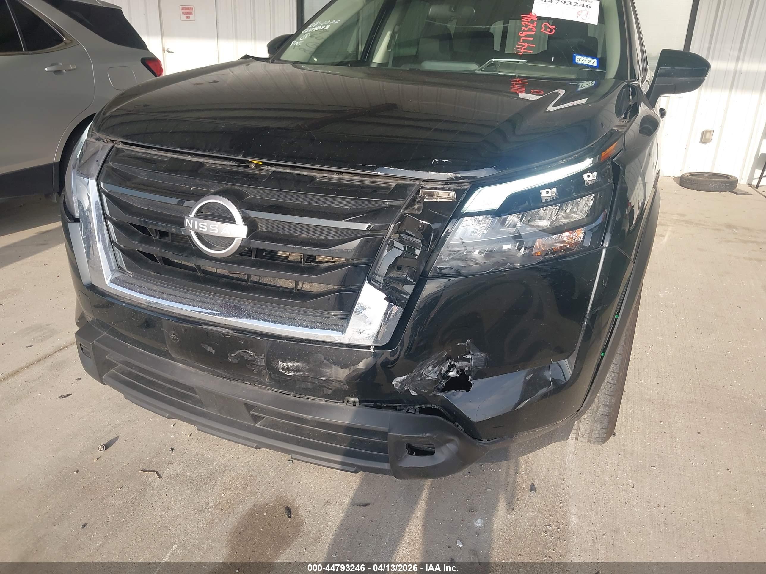 NISSAN PATHFINDER image 6