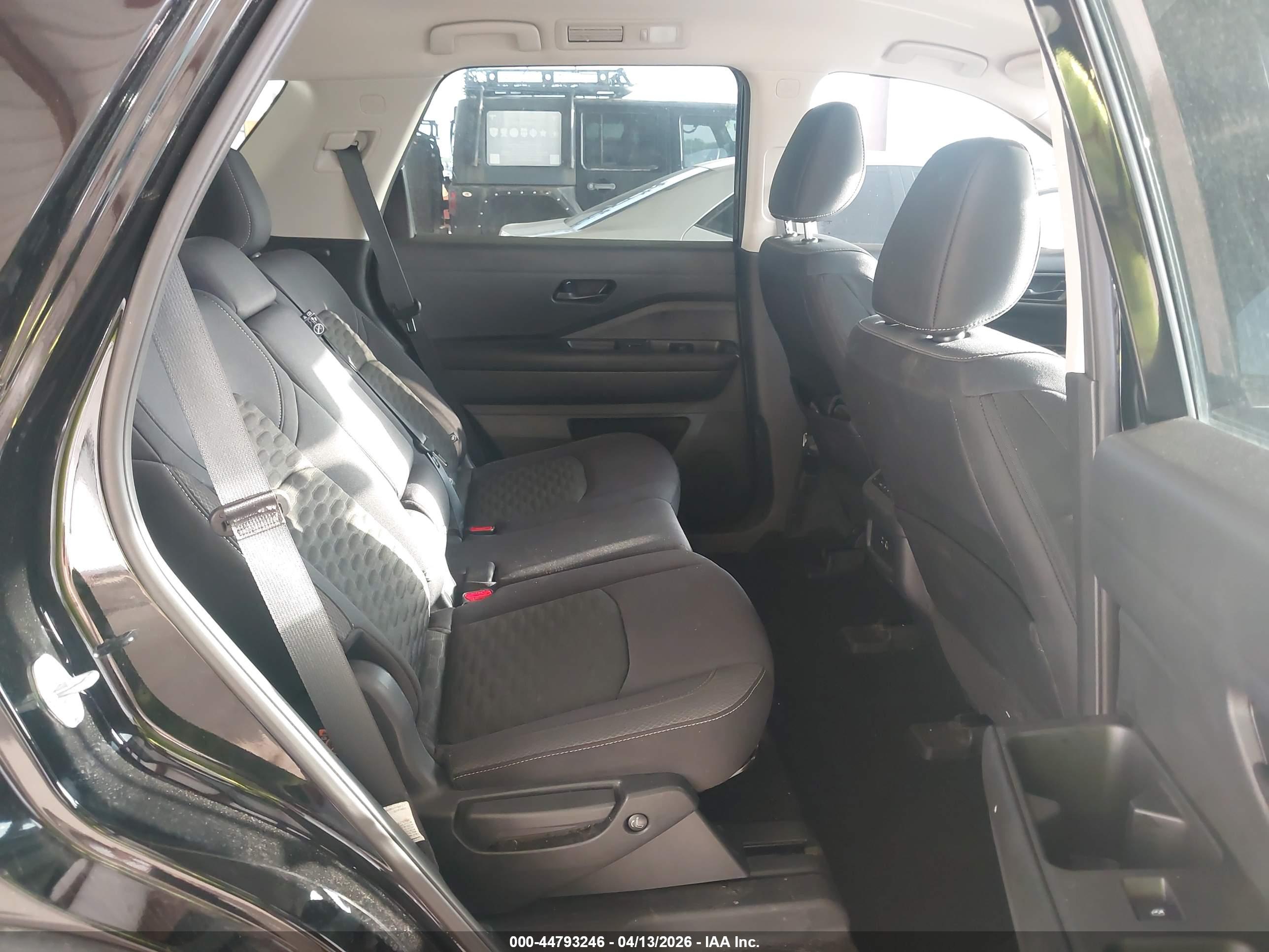 NISSAN PATHFINDER image 8