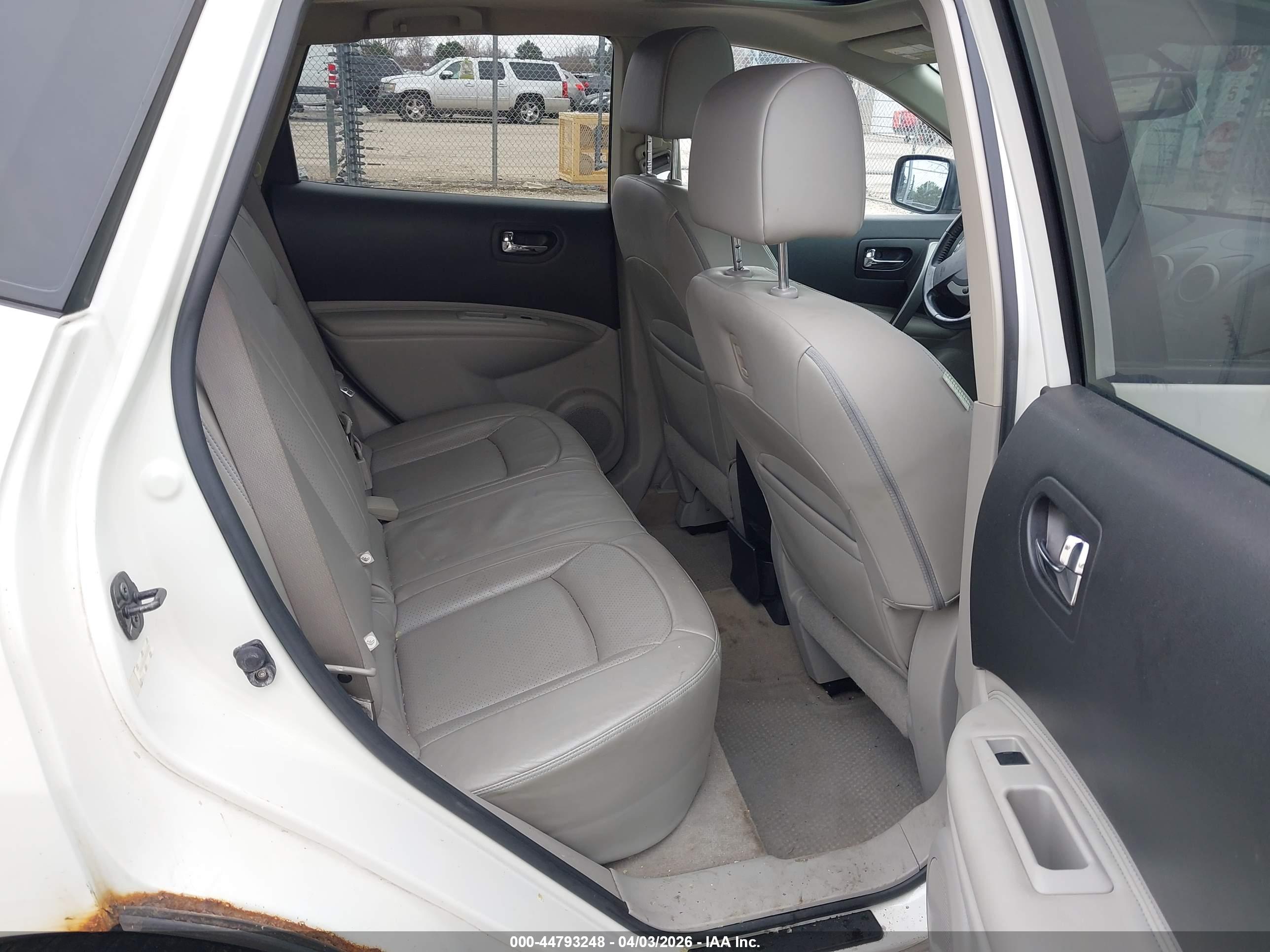 NISSAN ROGUE image 8