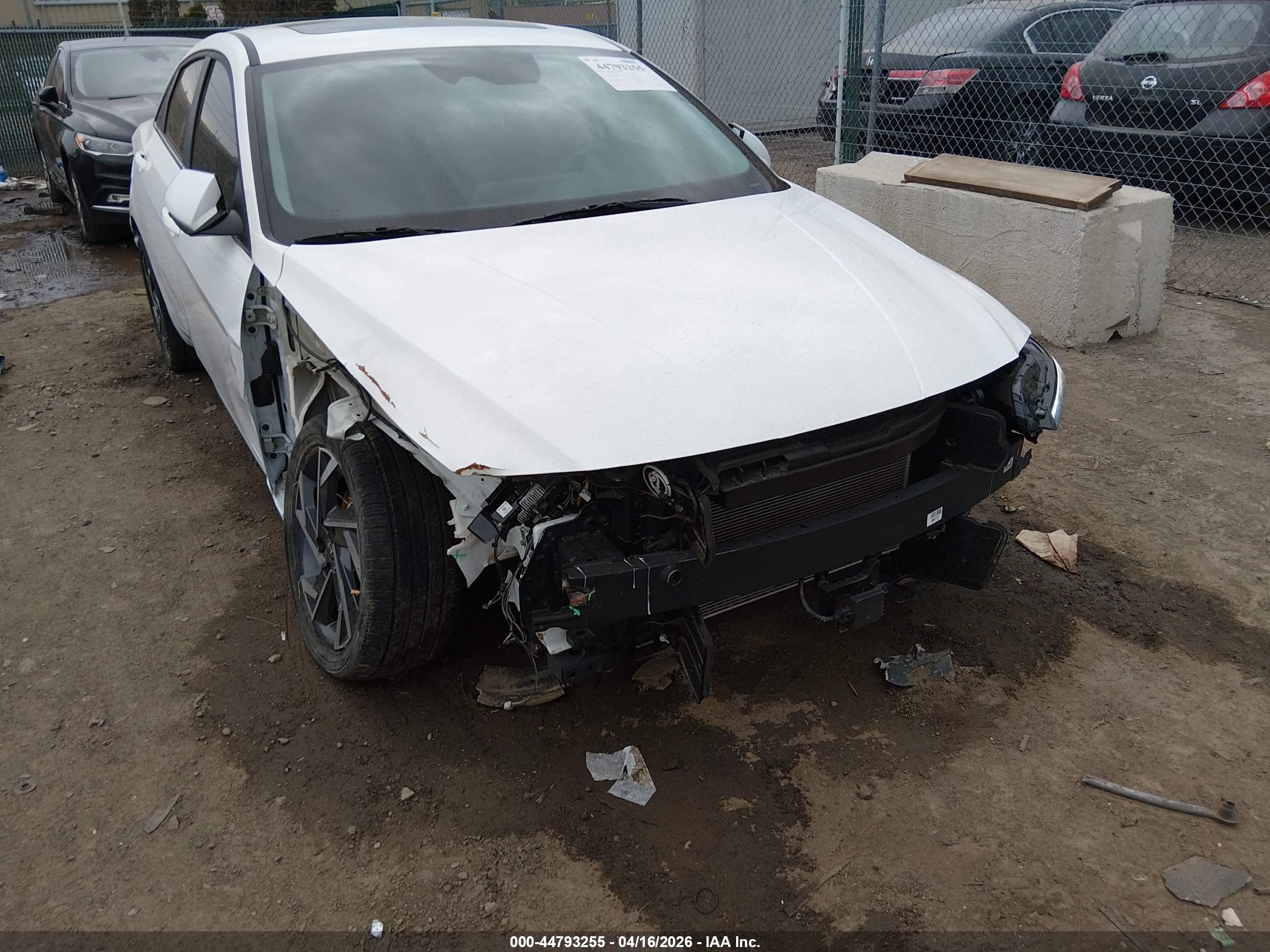HYUNDAI ELANTRA image 6