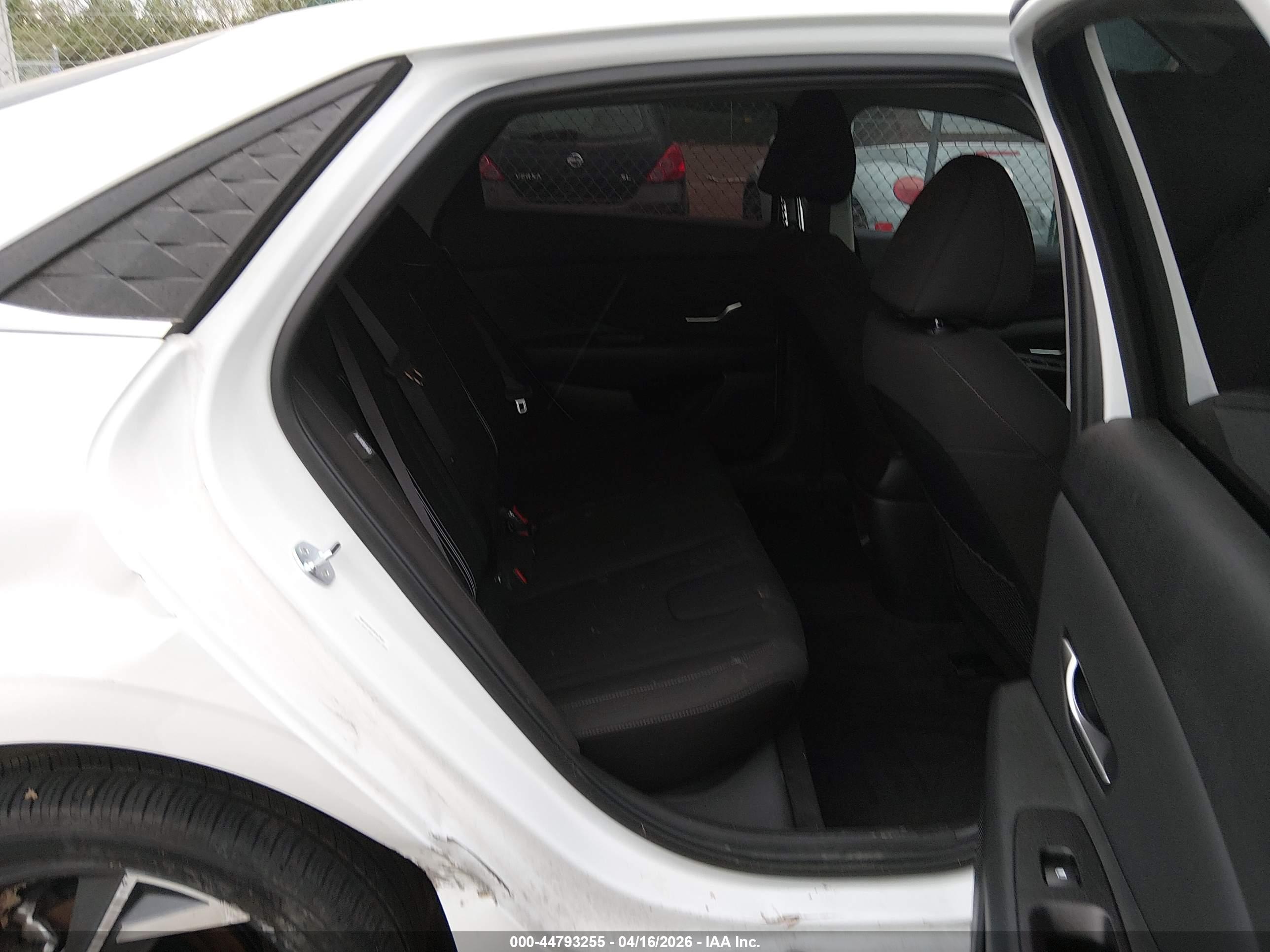 HYUNDAI ELANTRA image 8