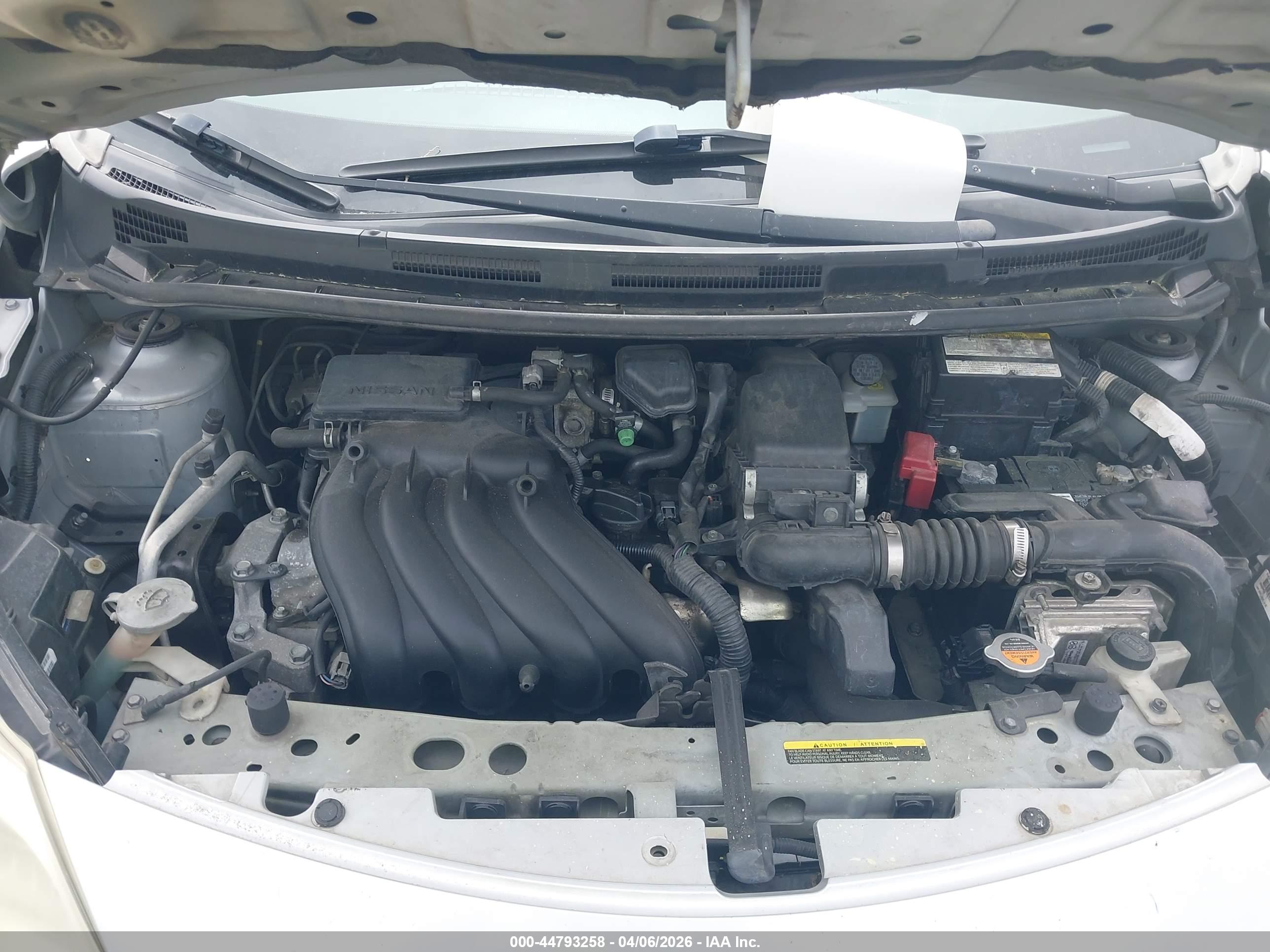 NISSAN VERSA image 10