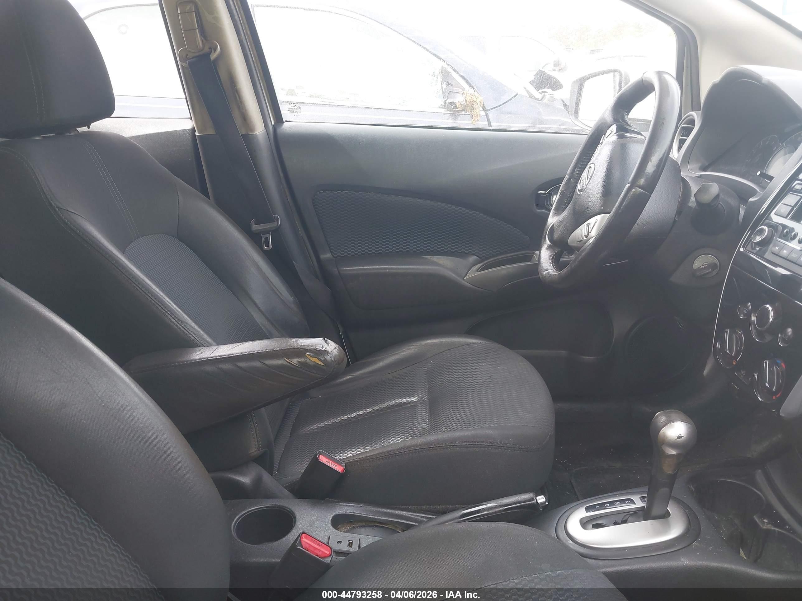 NISSAN VERSA image 5