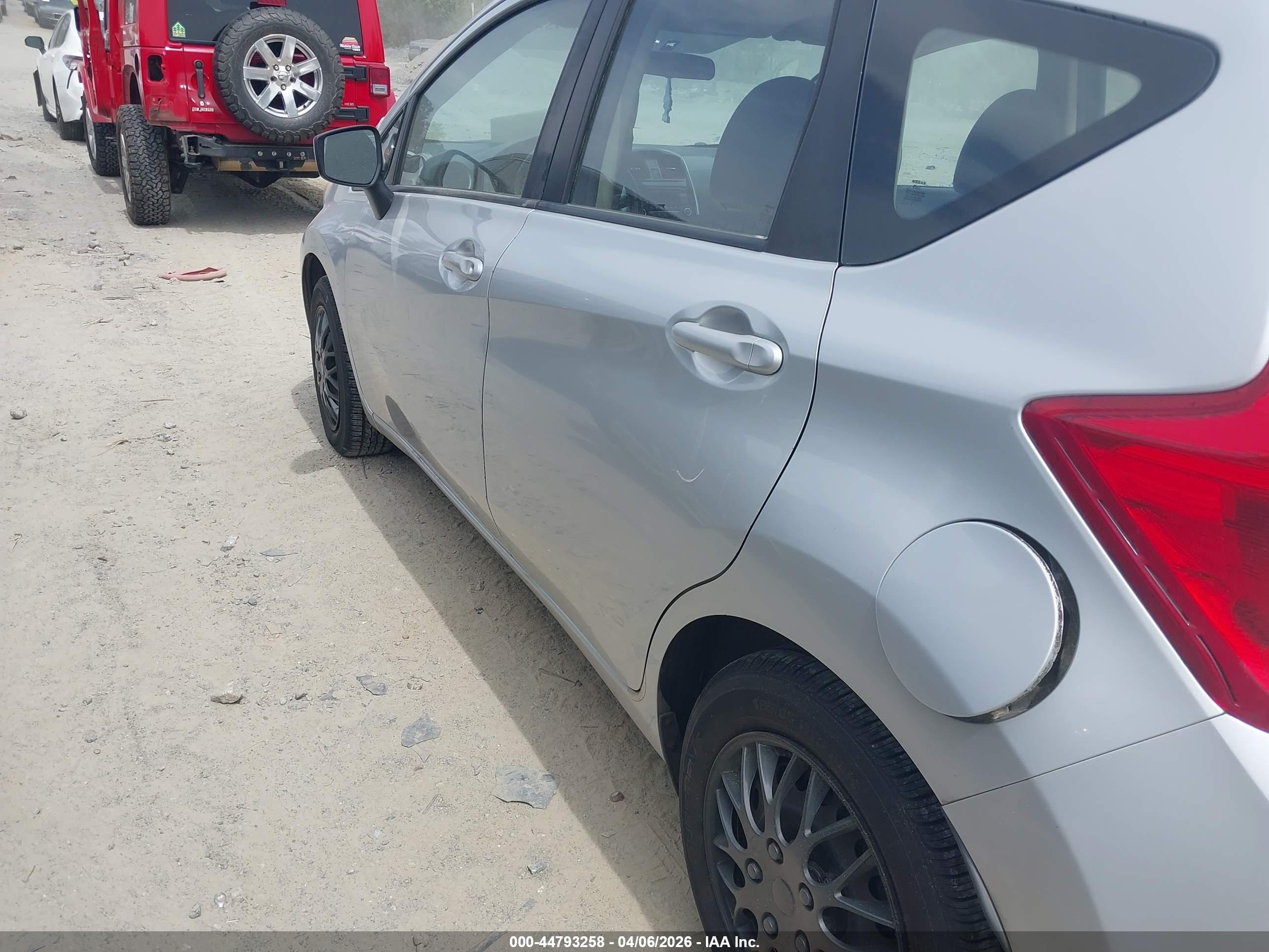NISSAN VERSA image 6