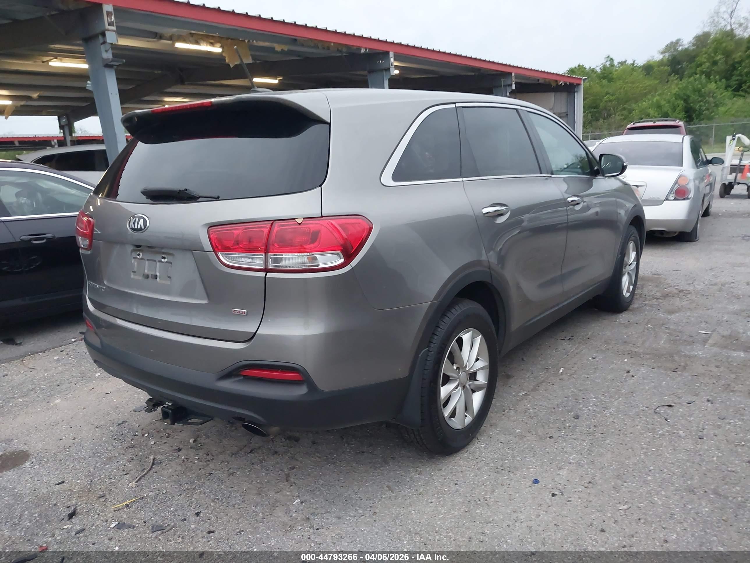 KIA SORENTO image 4