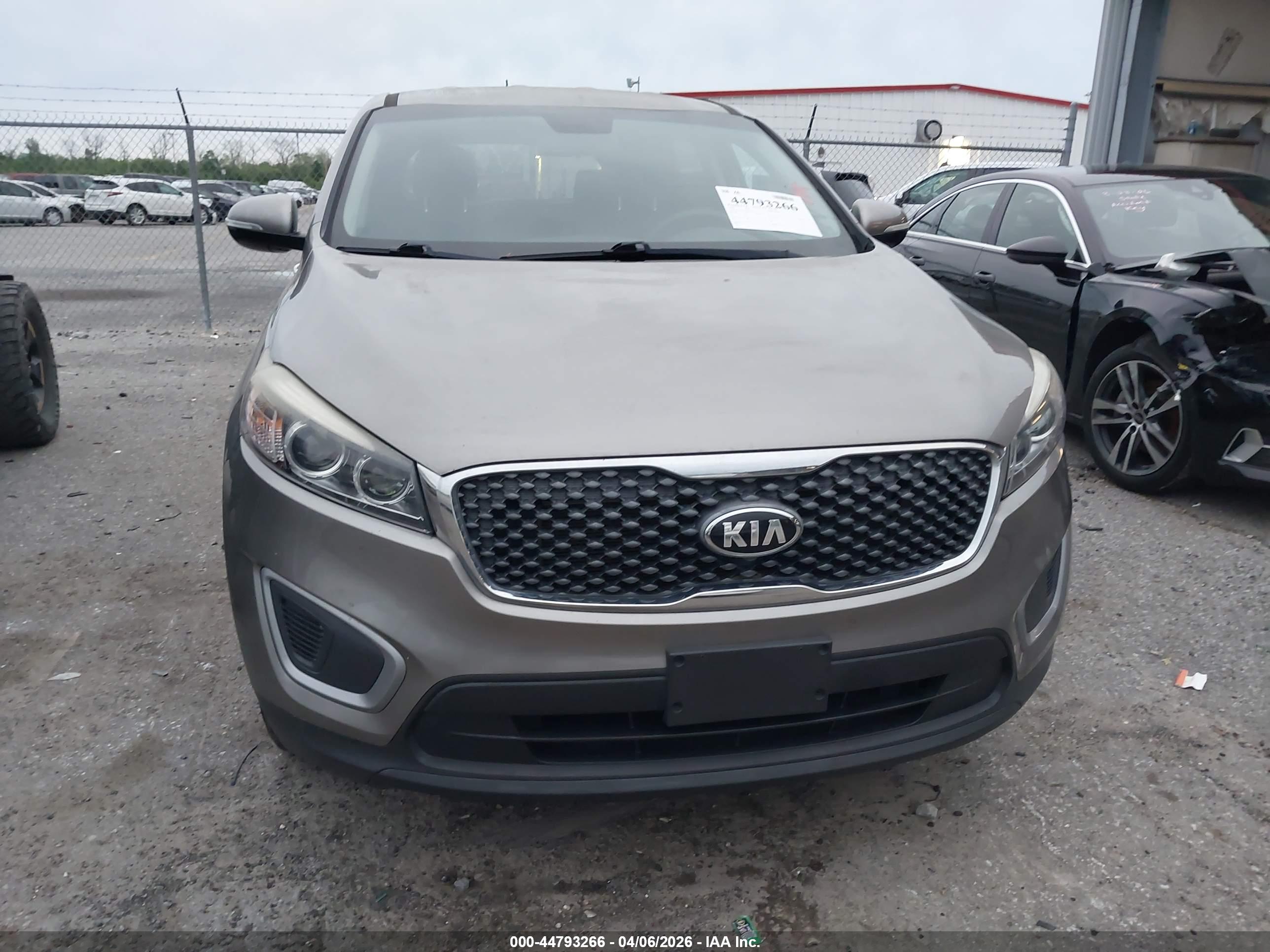 KIA SORENTO image 6