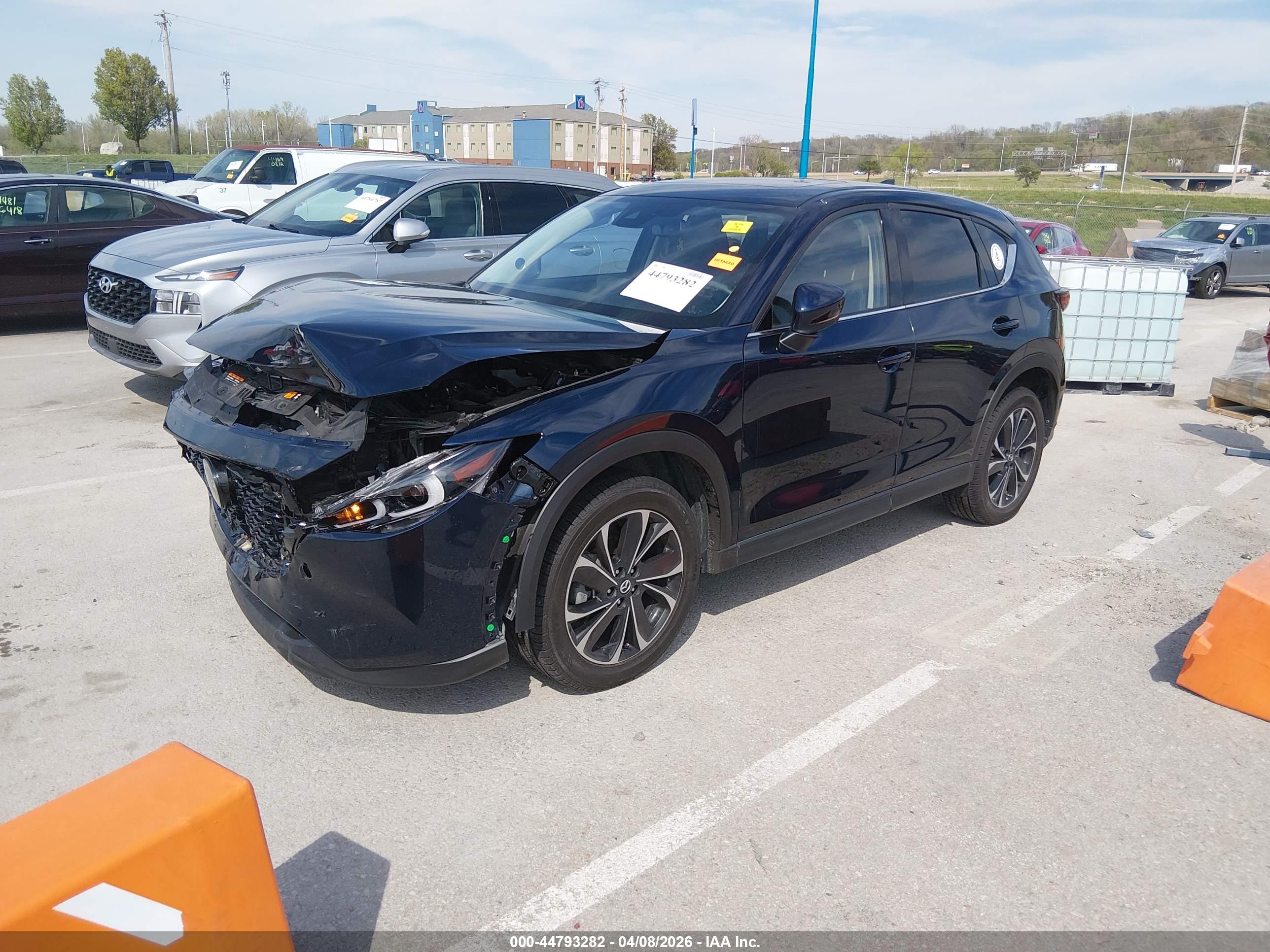 MAZDA CX-5 image 2