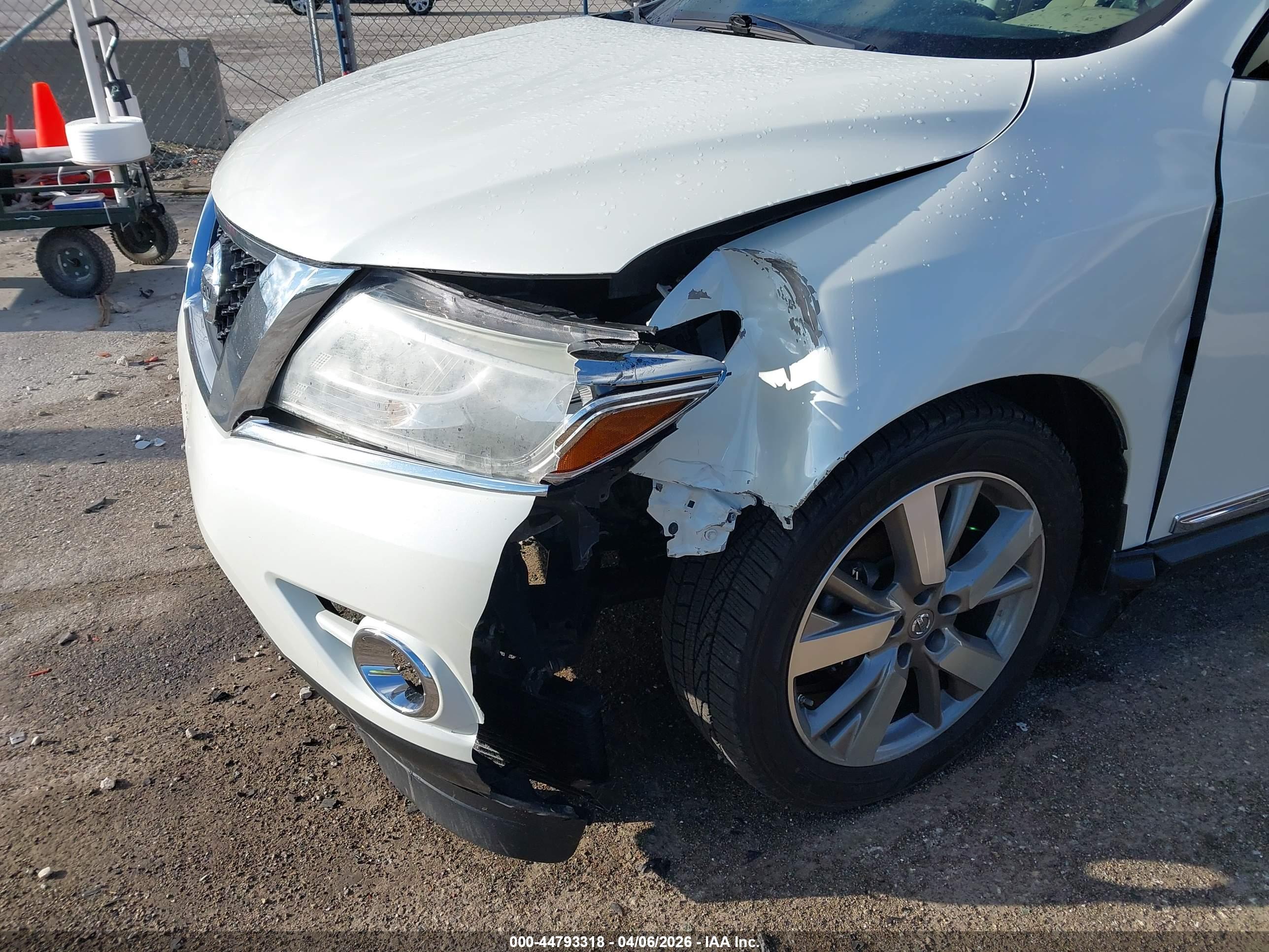 NISSAN PATHFINDER image 6