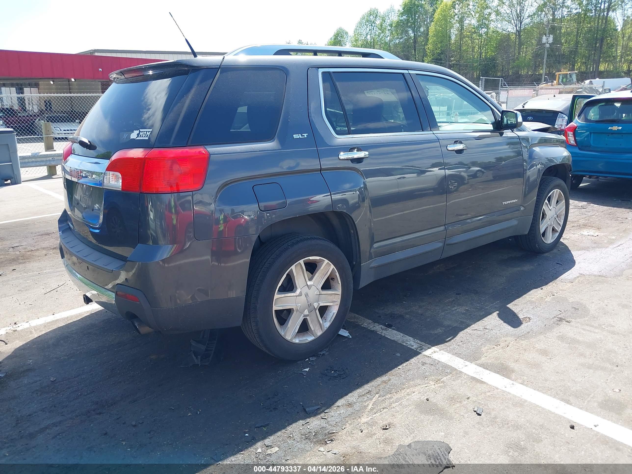 GMC TERRAIN image 4
