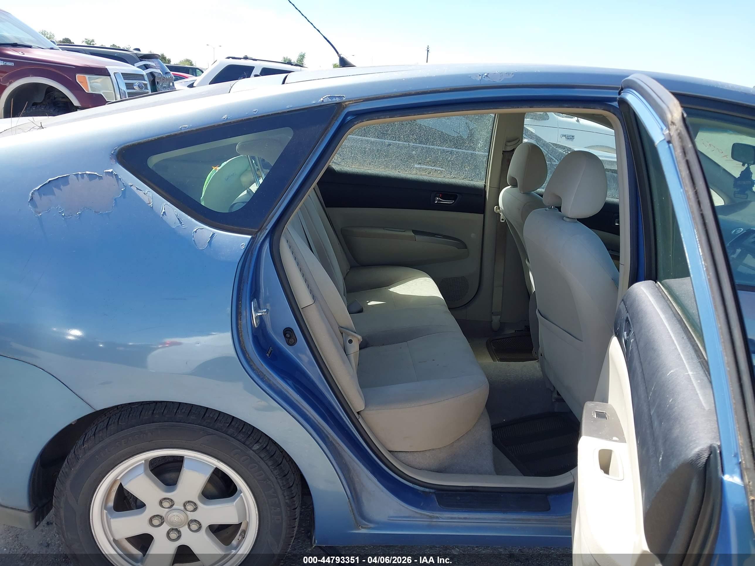TOYOTA PRIUS image 8