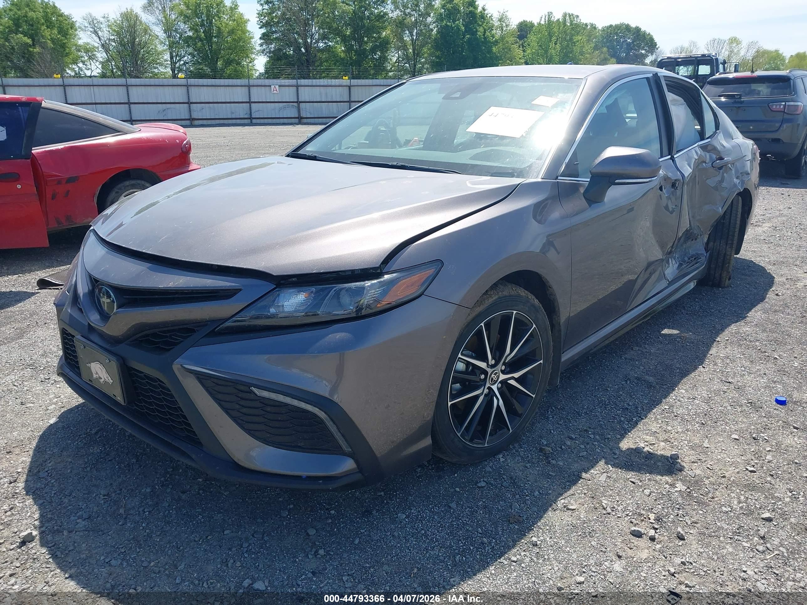 TOYOTA CAMRY image 2
