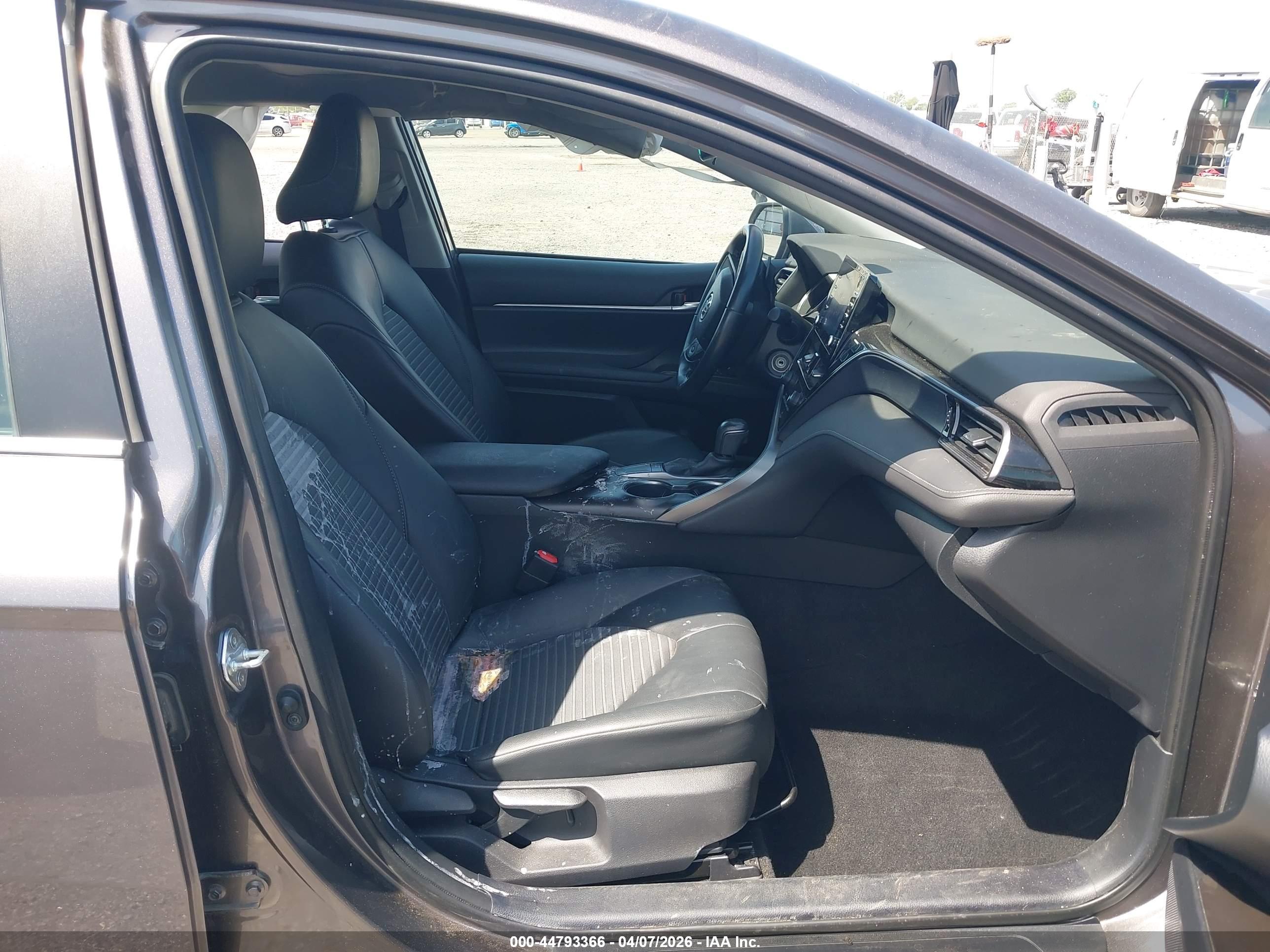 TOYOTA CAMRY image 5
