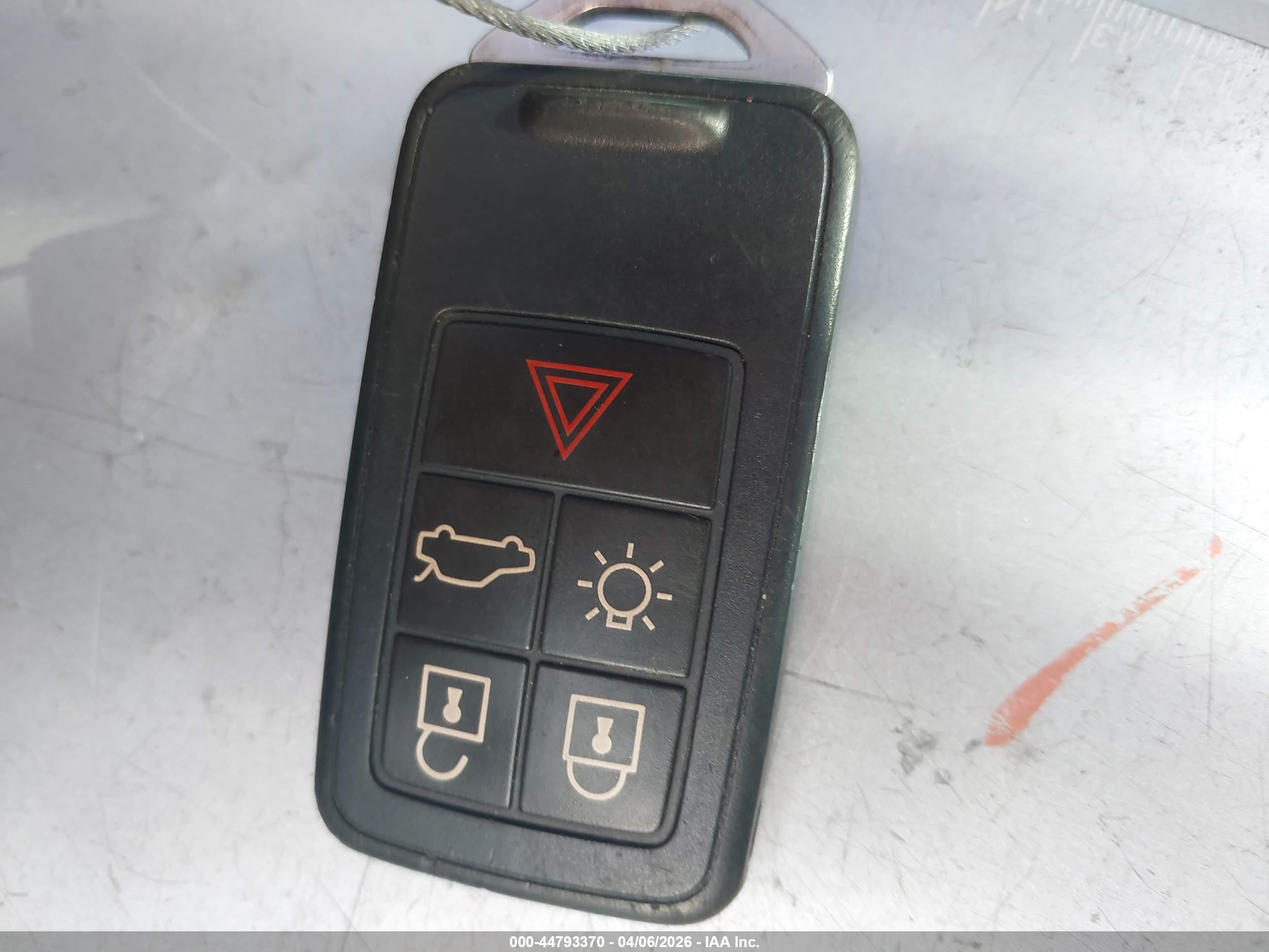 VOLVO XC60 image 11