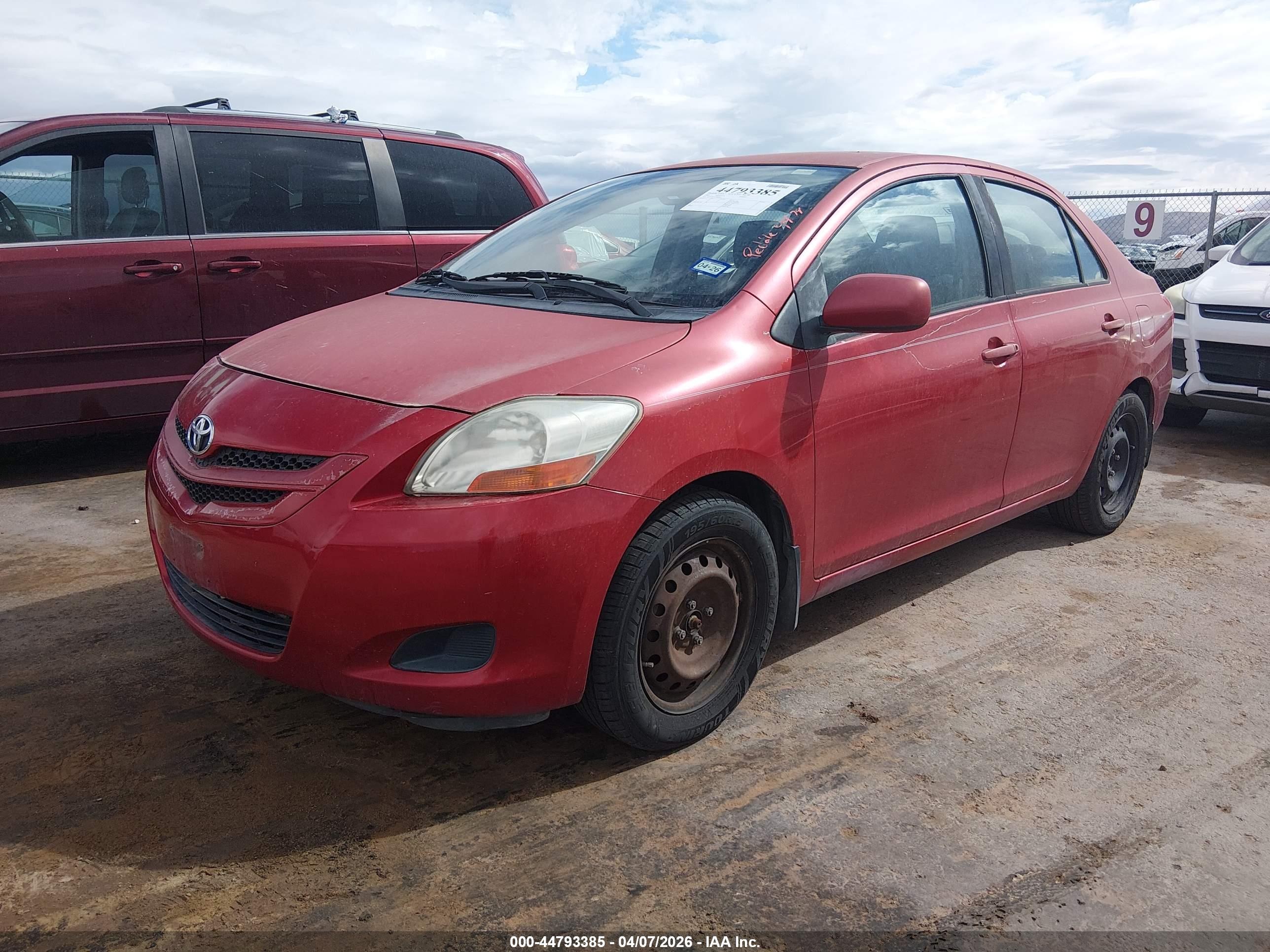 TOYOTA YARIS image 2