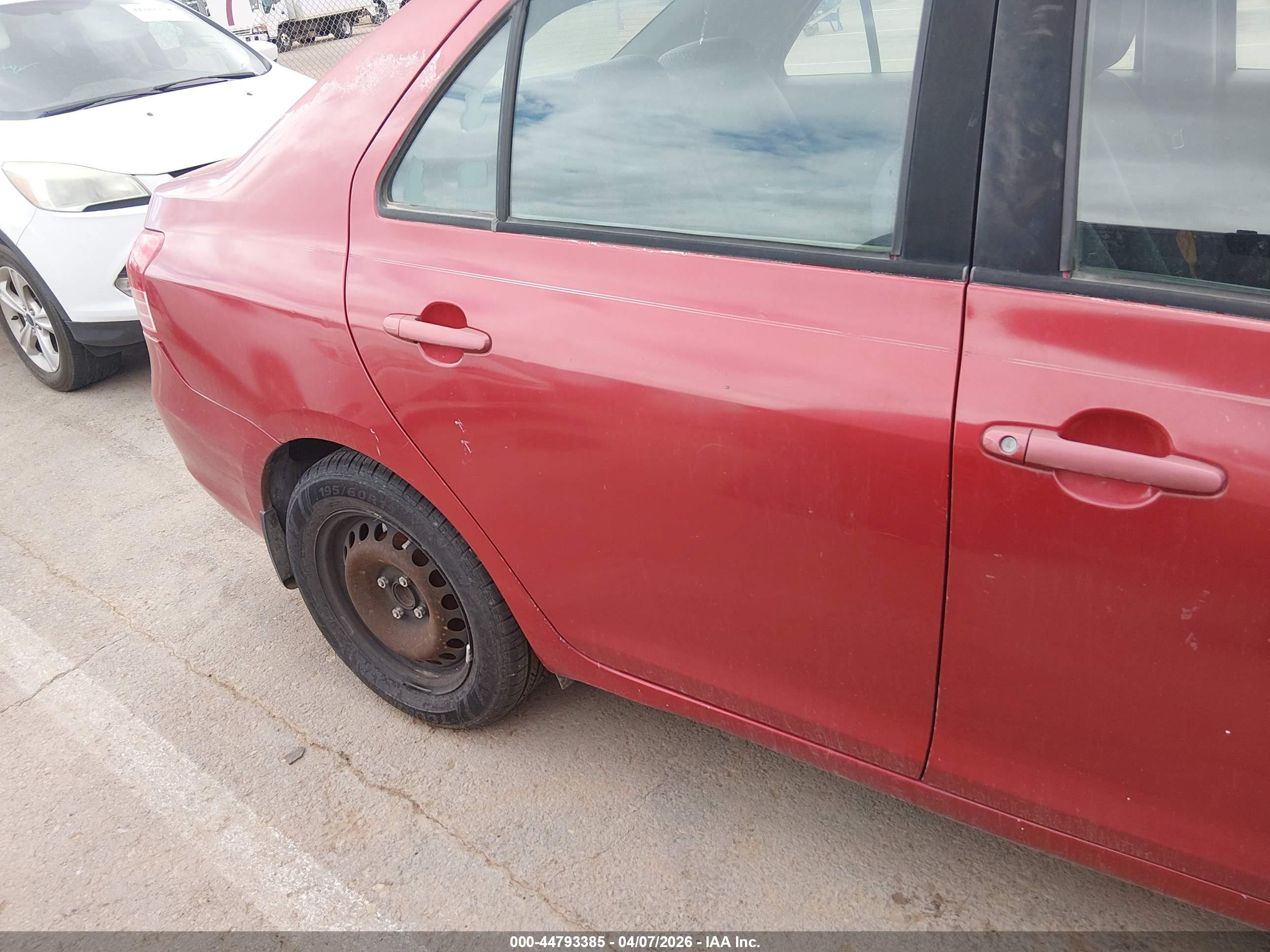 TOYOTA YARIS image 6