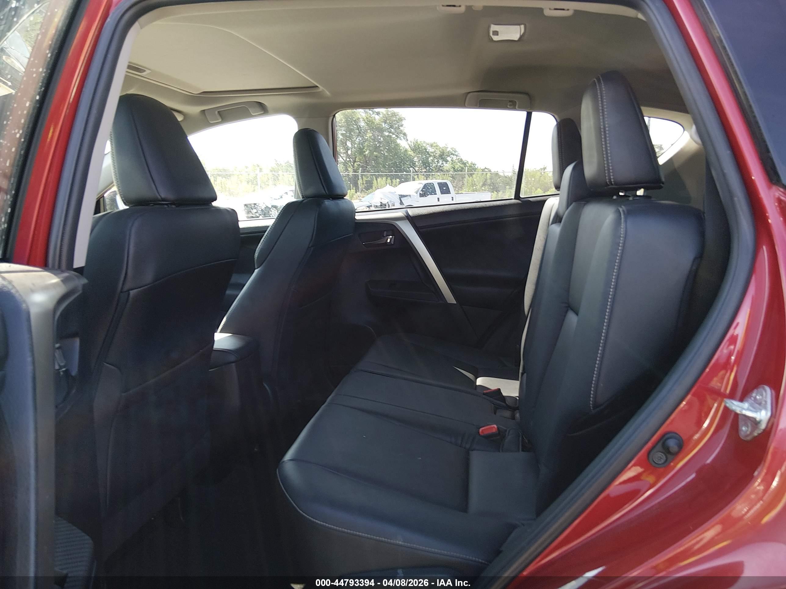 TOYOTA RAV4 image 8