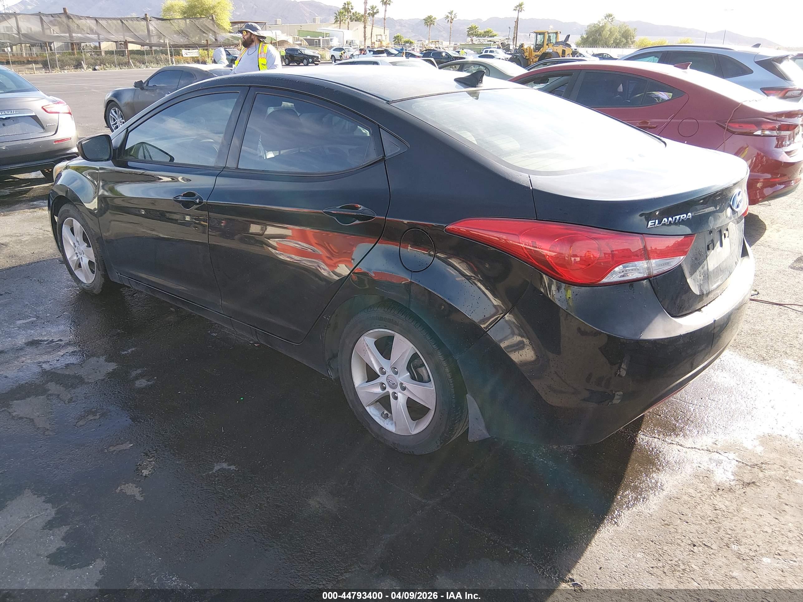 HYUNDAI ELANTRA image 3