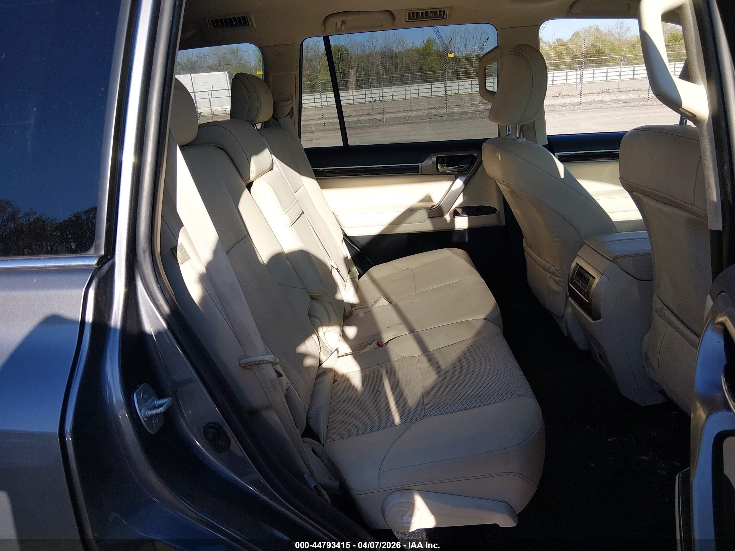 LEXUS GX image 8