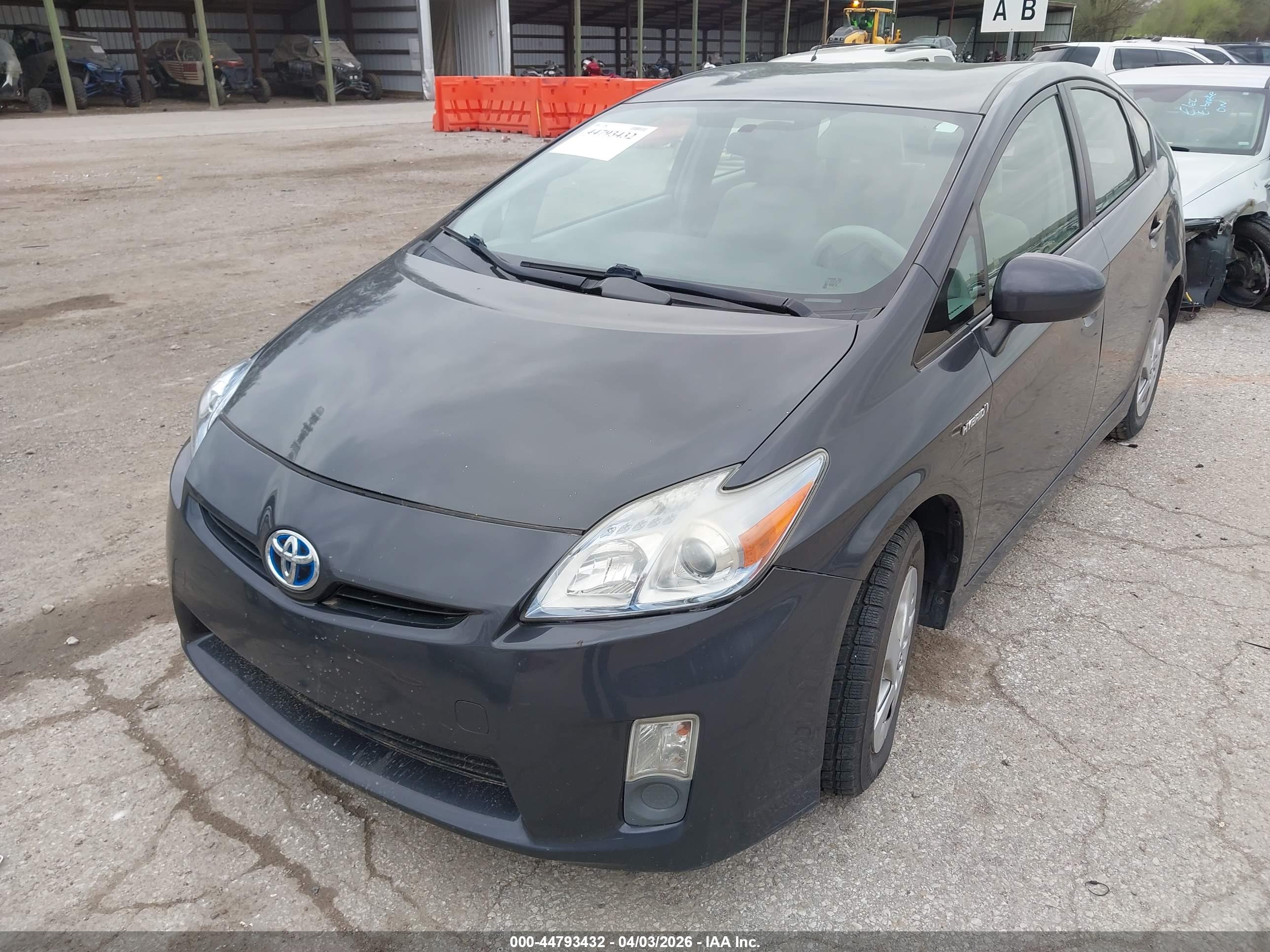 TOYOTA PRIUS image 2