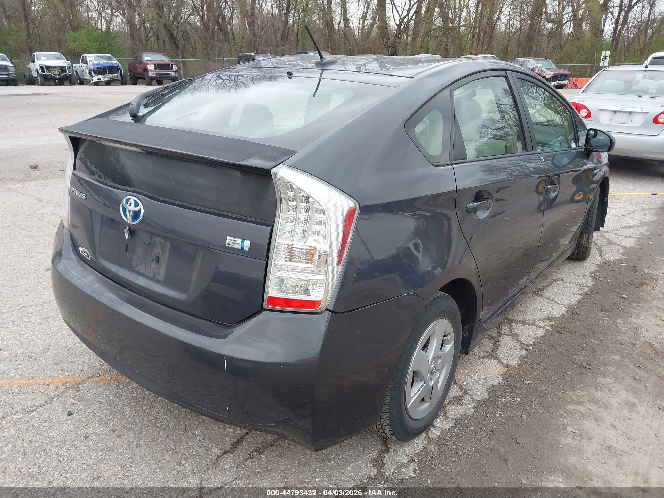 TOYOTA PRIUS image 4