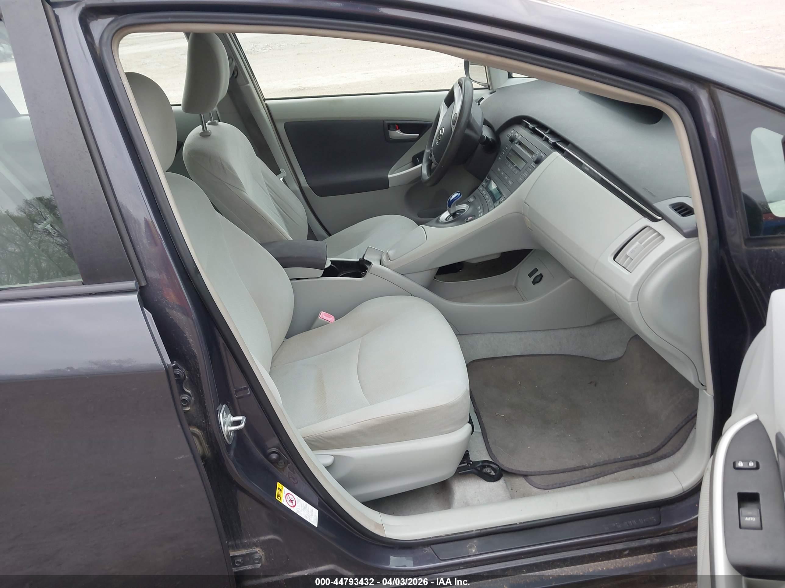 TOYOTA PRIUS image 5