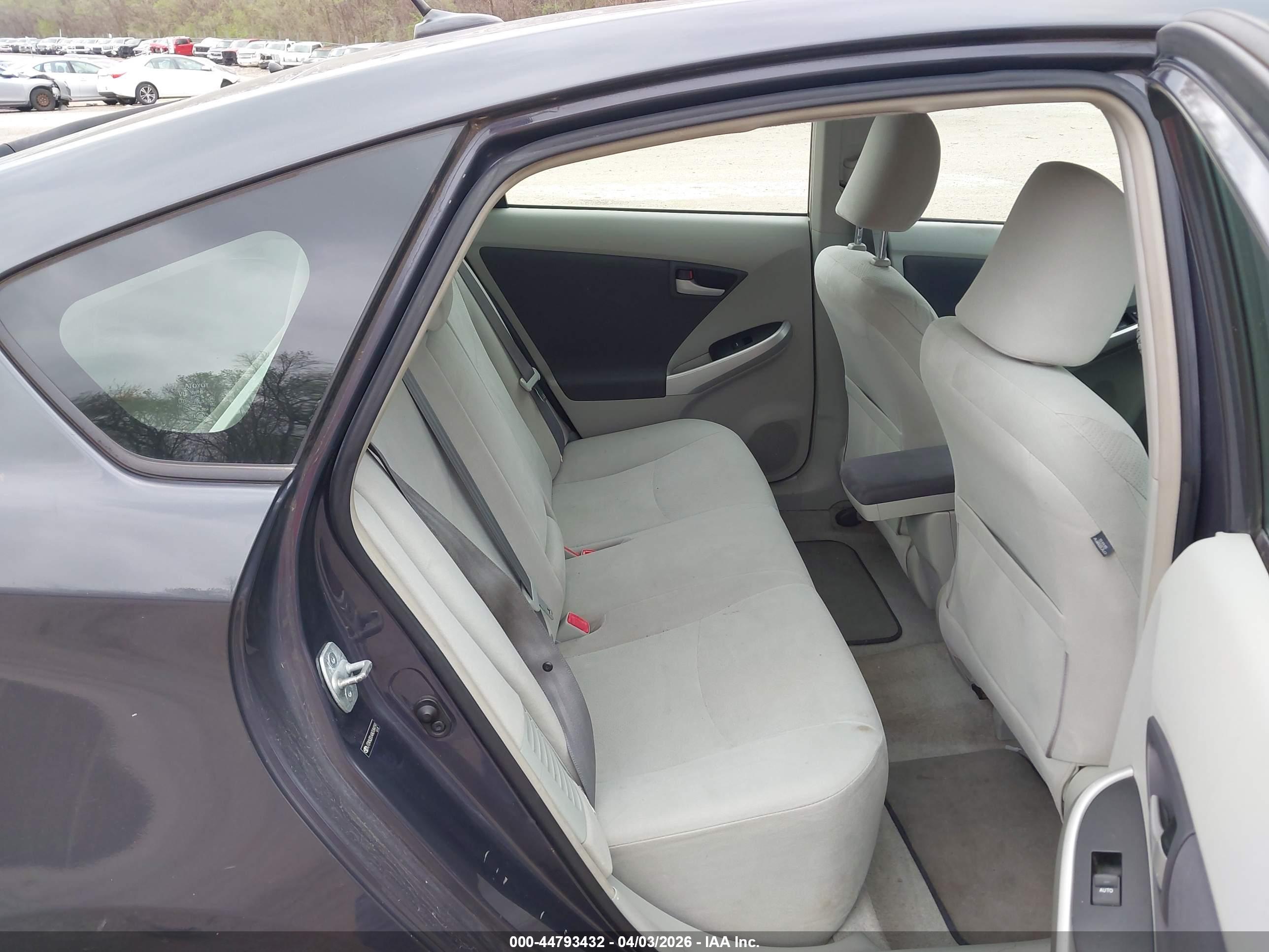 TOYOTA PRIUS image 8