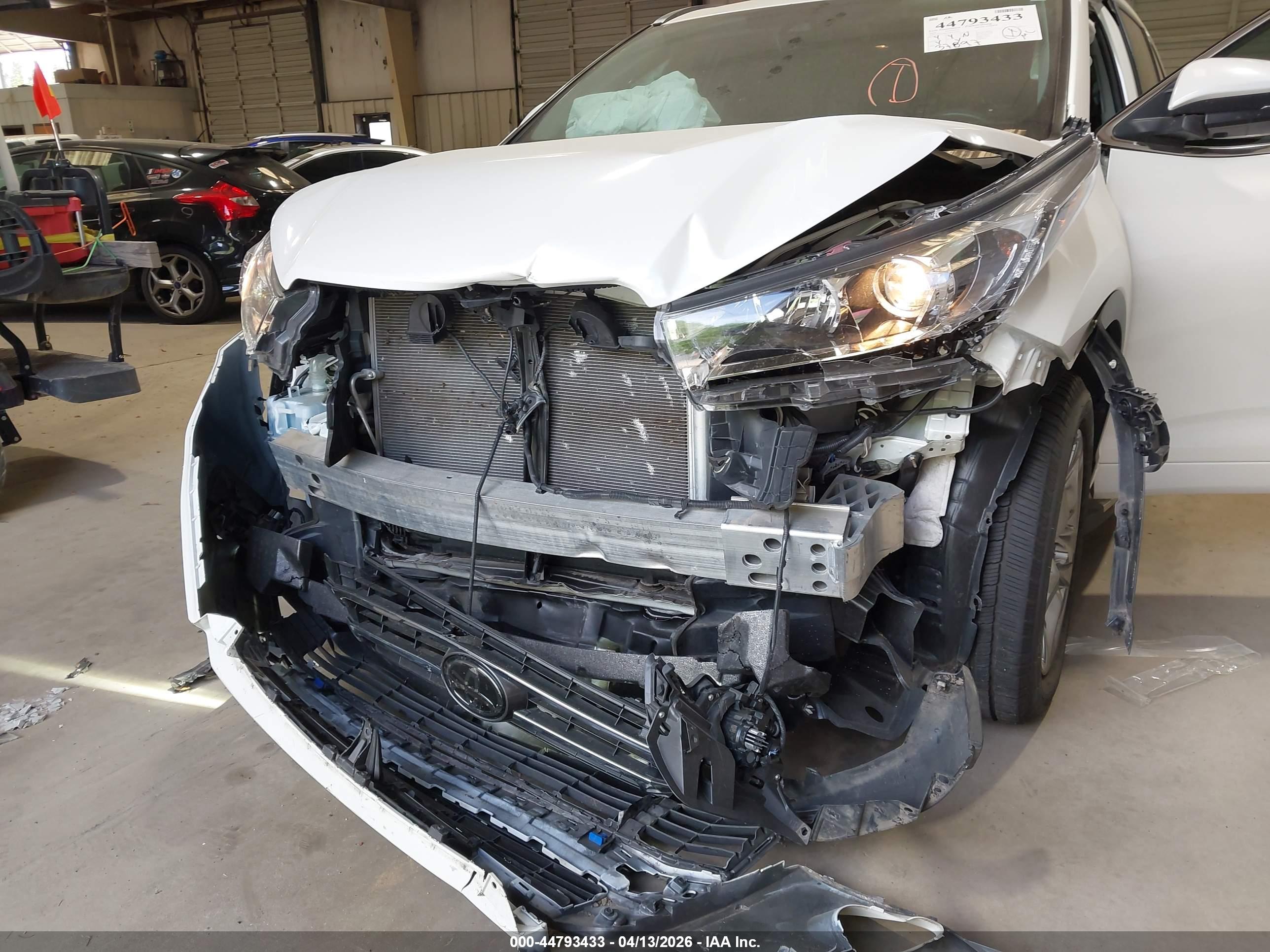 TOYOTA HIGHLANDER image 6