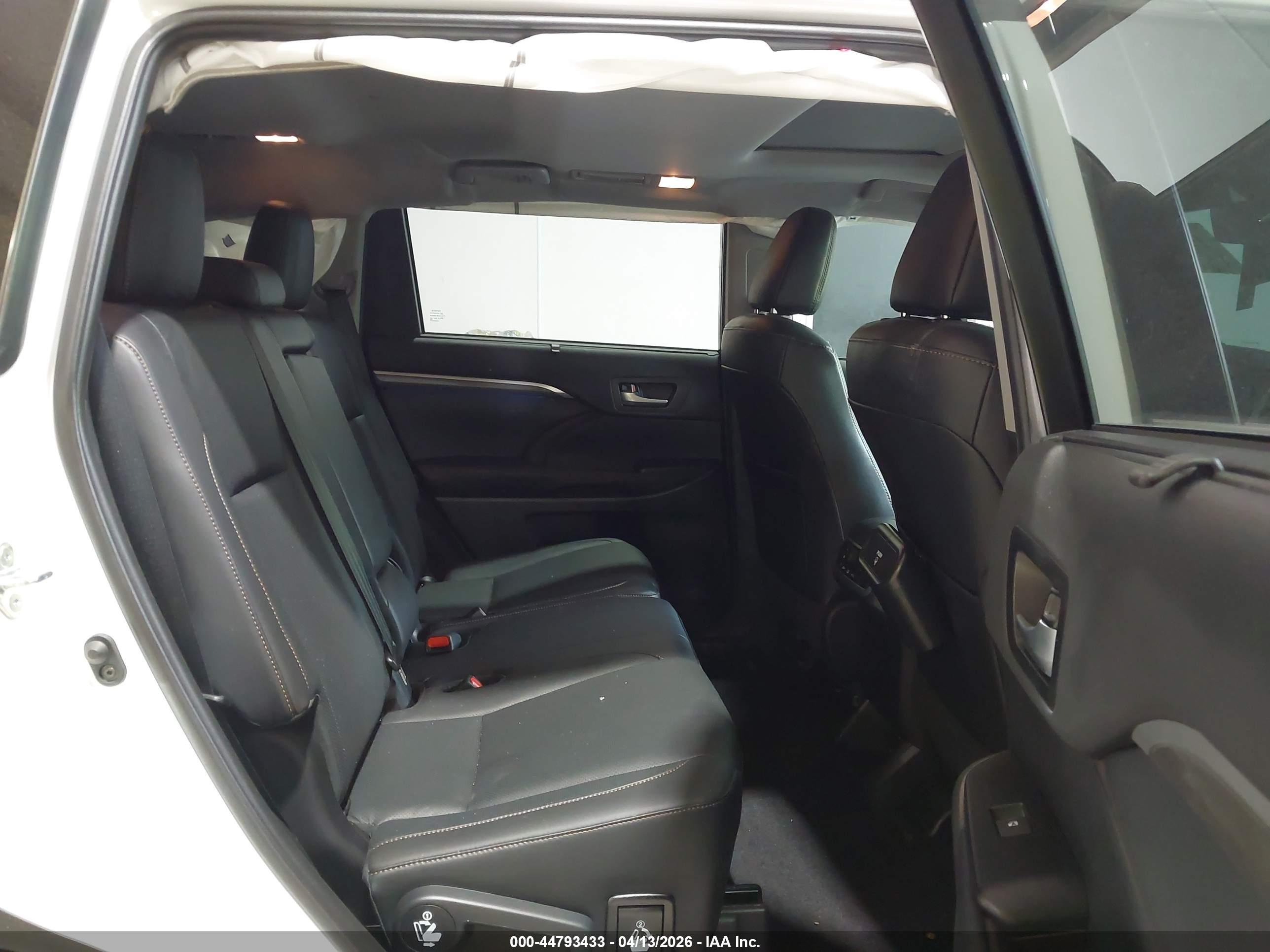 TOYOTA HIGHLANDER image 8