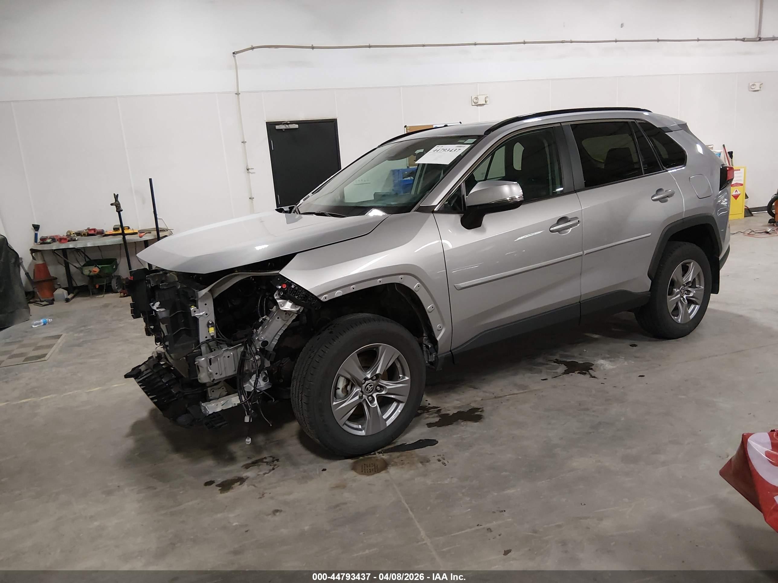 TOYOTA RAV4 image 2