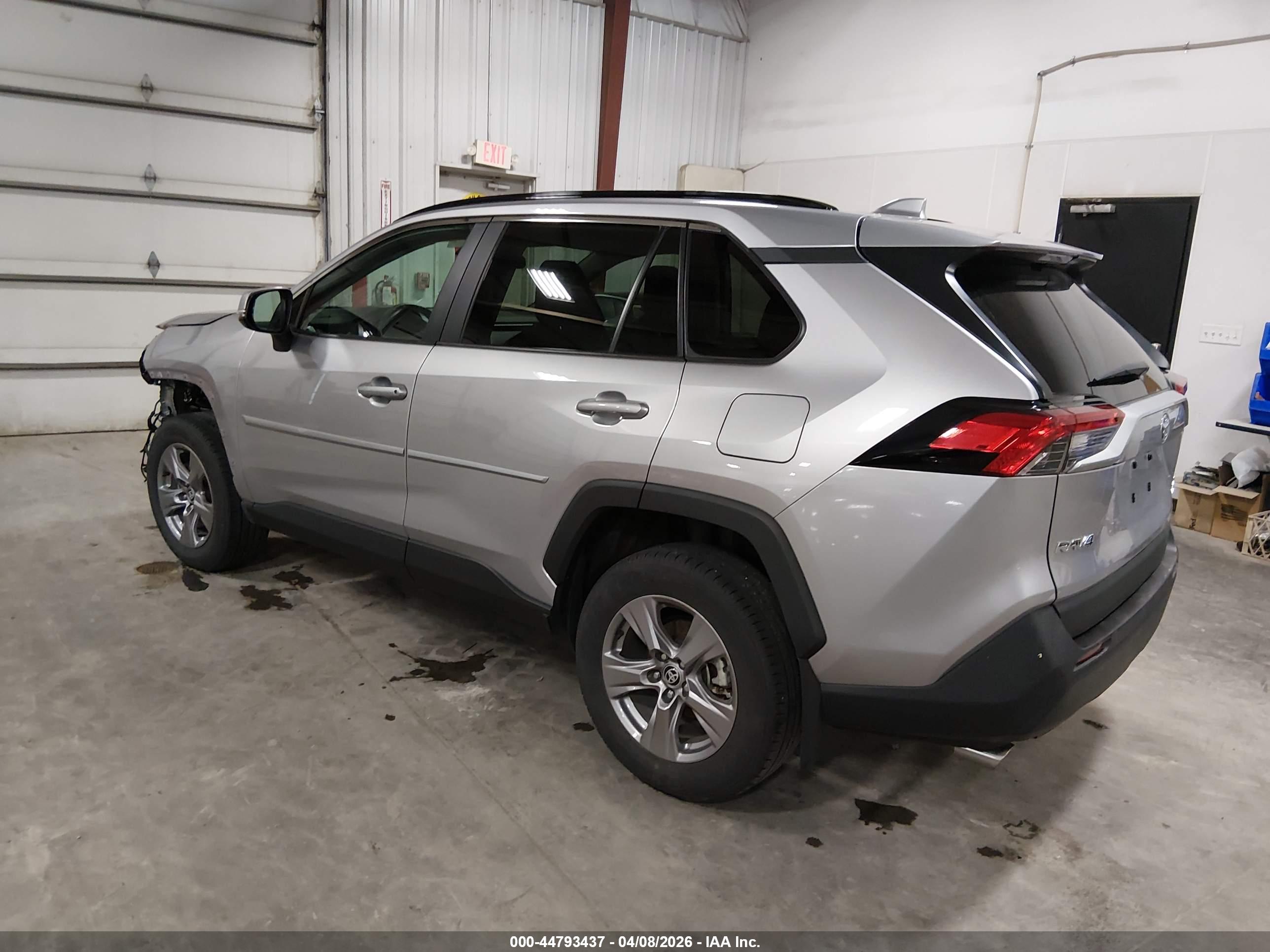 TOYOTA RAV4 image 3