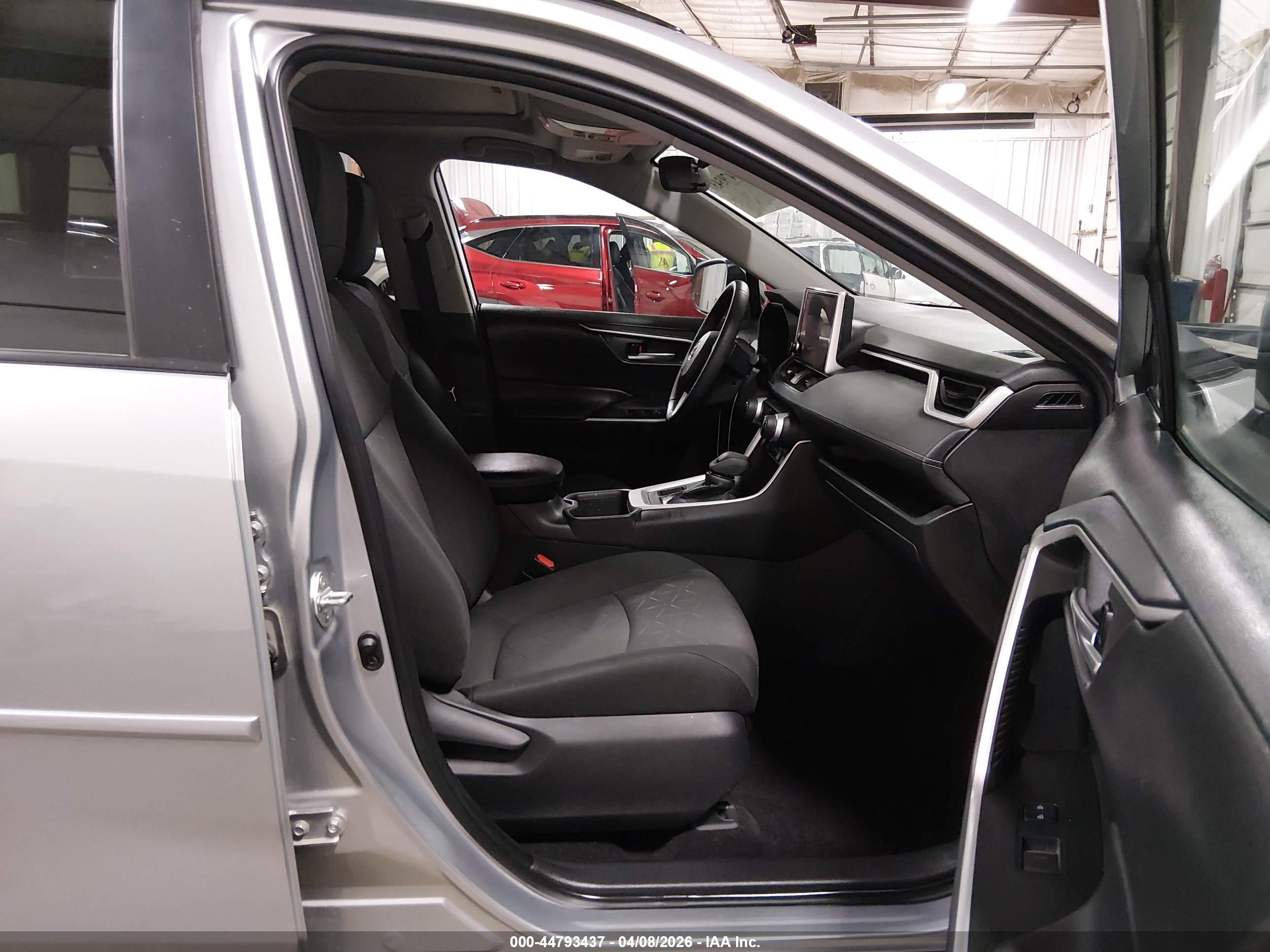 TOYOTA RAV4 image 5