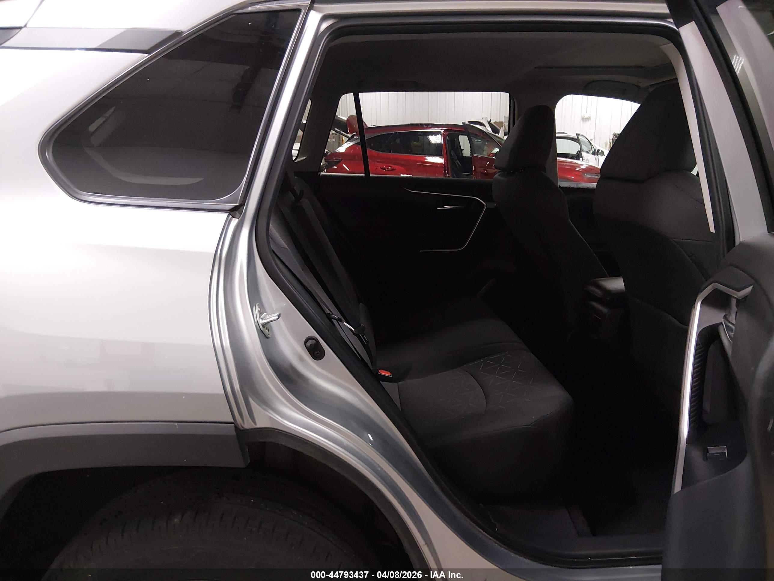 TOYOTA RAV4 image 8
