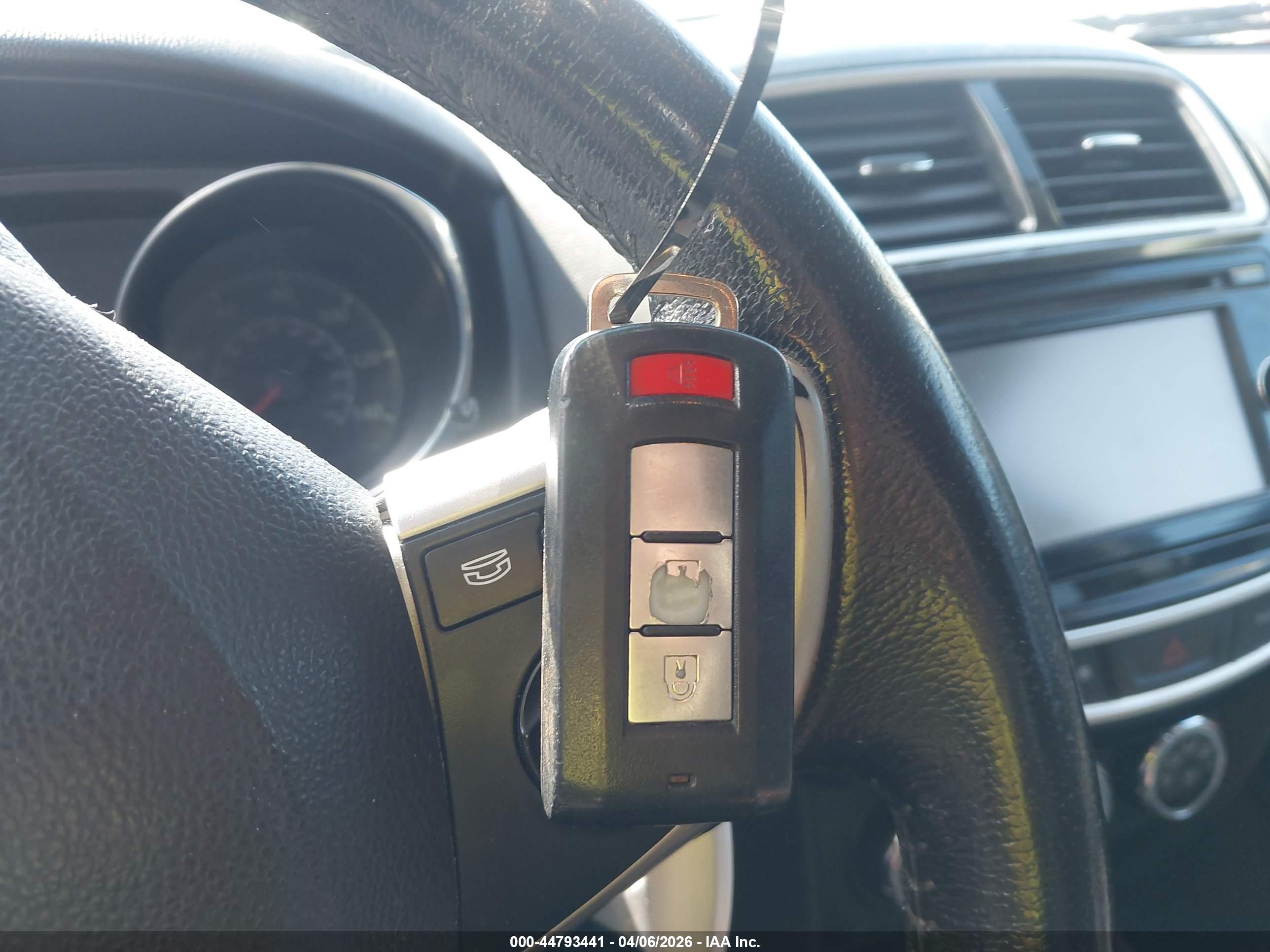 MITSUBISHI OUTLANDER image 11