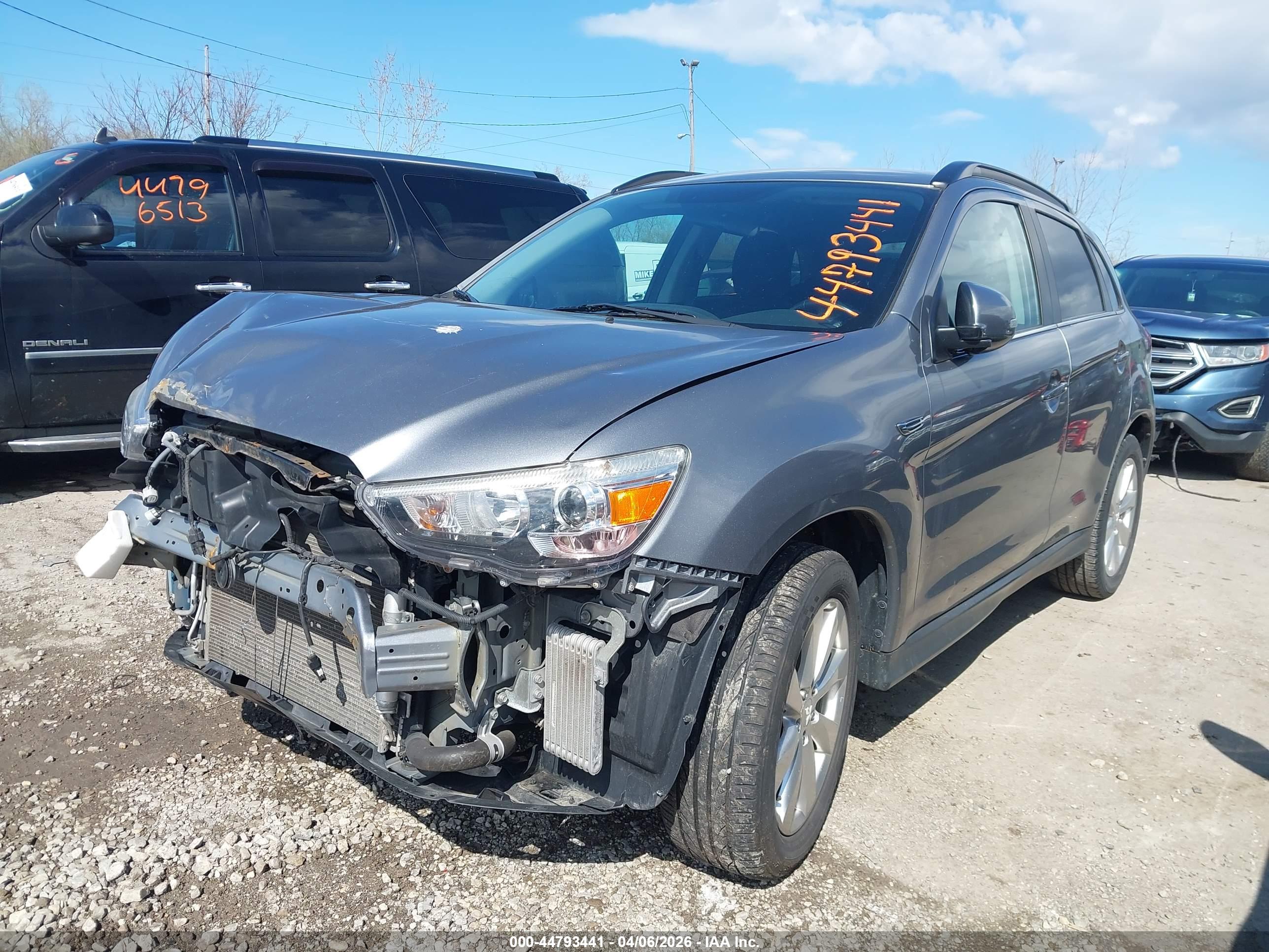 MITSUBISHI OUTLANDER image 2