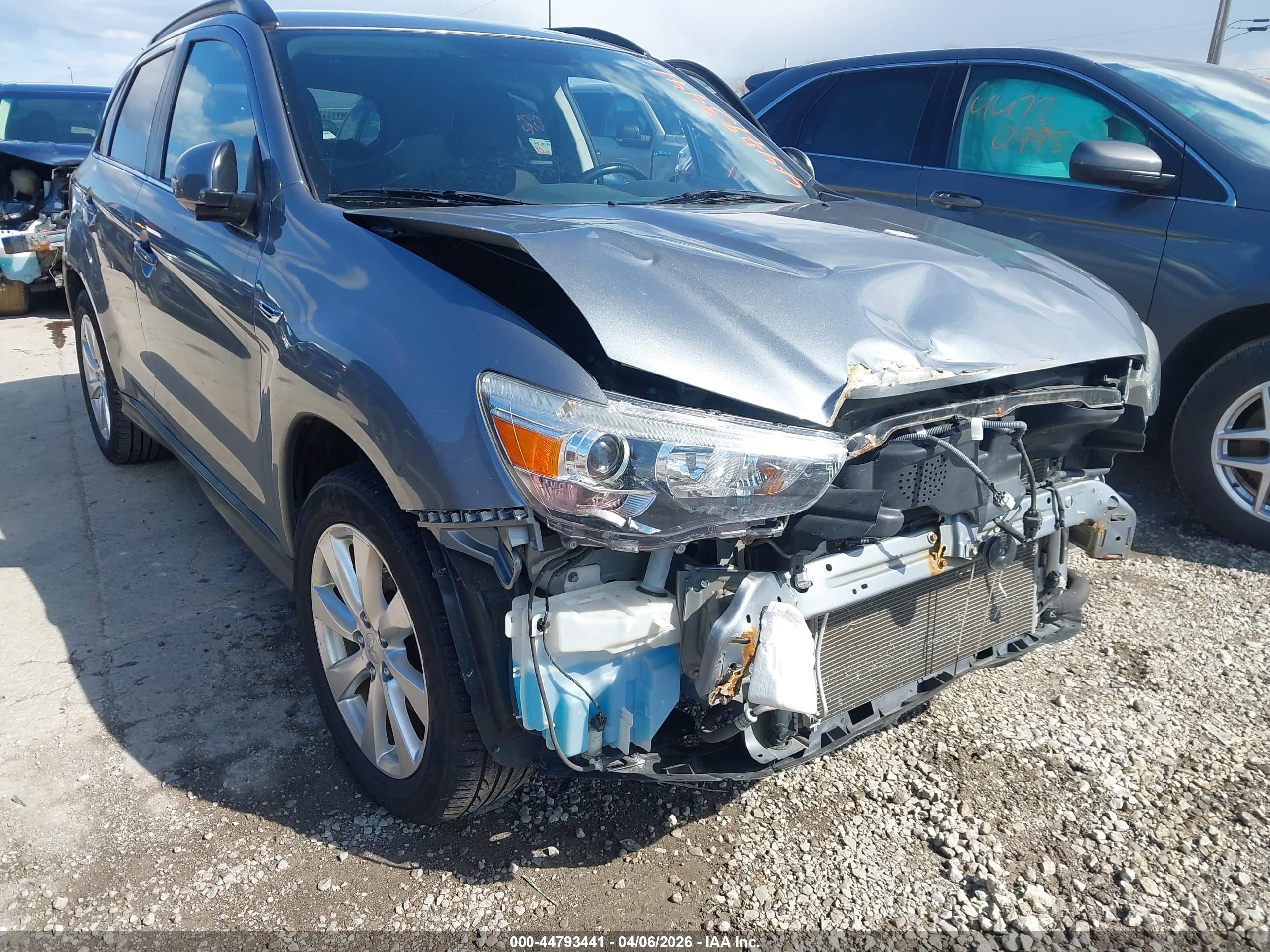 MITSUBISHI OUTLANDER image 6