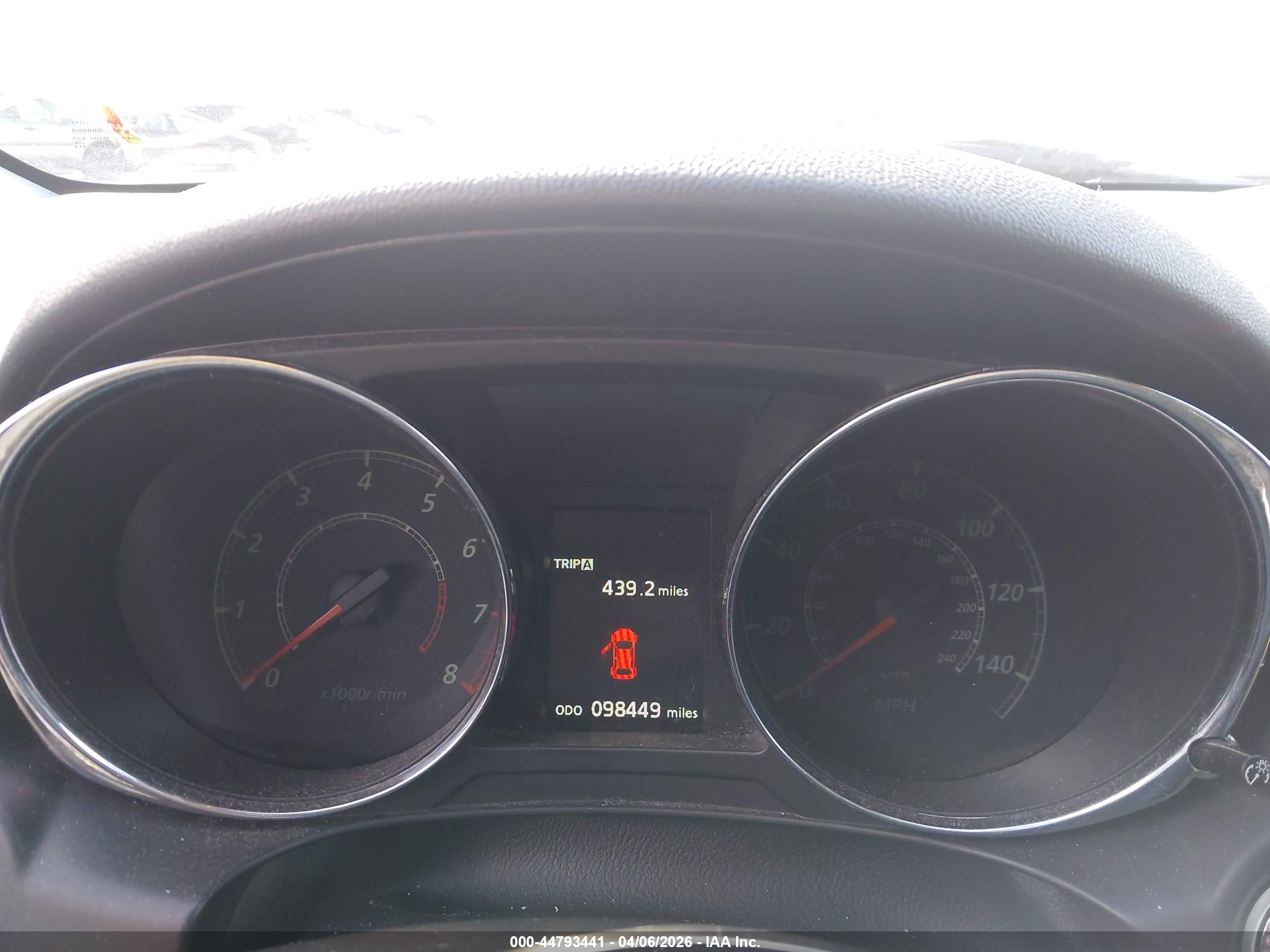 MITSUBISHI OUTLANDER image 7