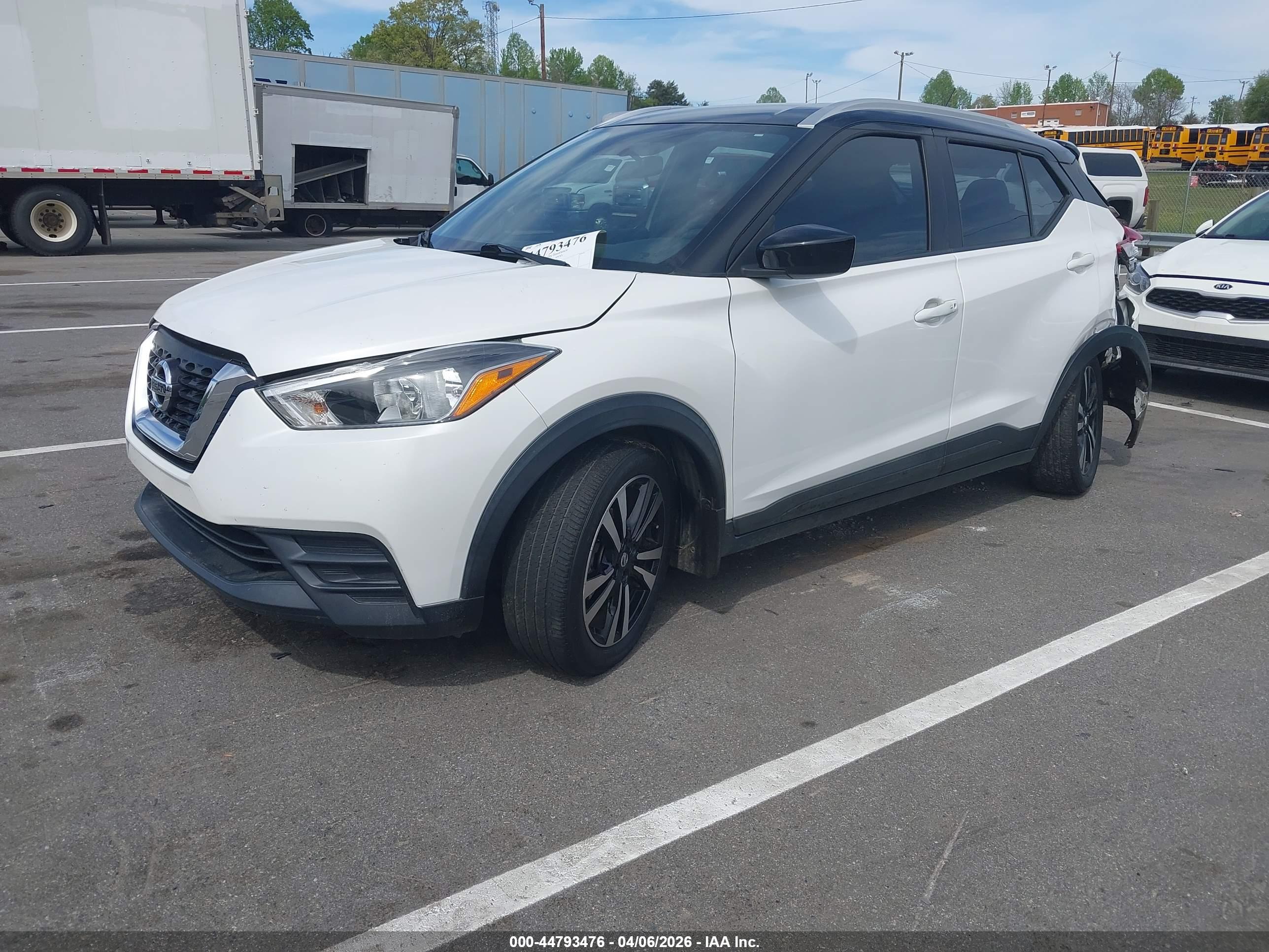 NISSAN KICKS image 2