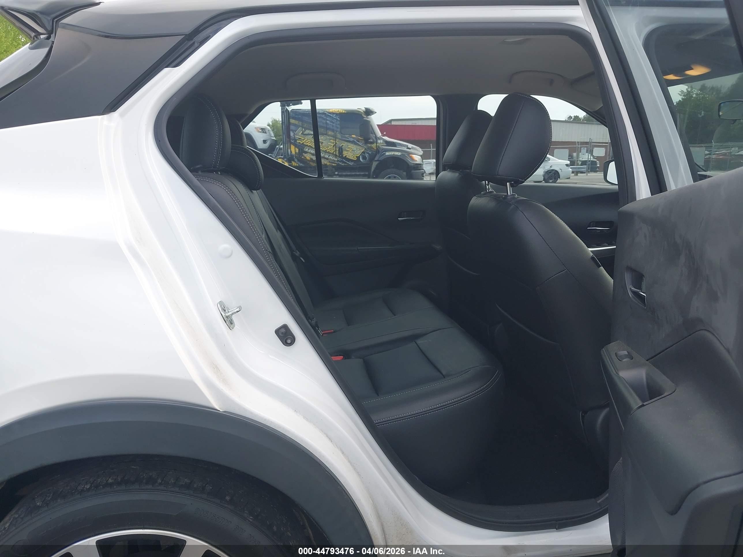 NISSAN KICKS image 8