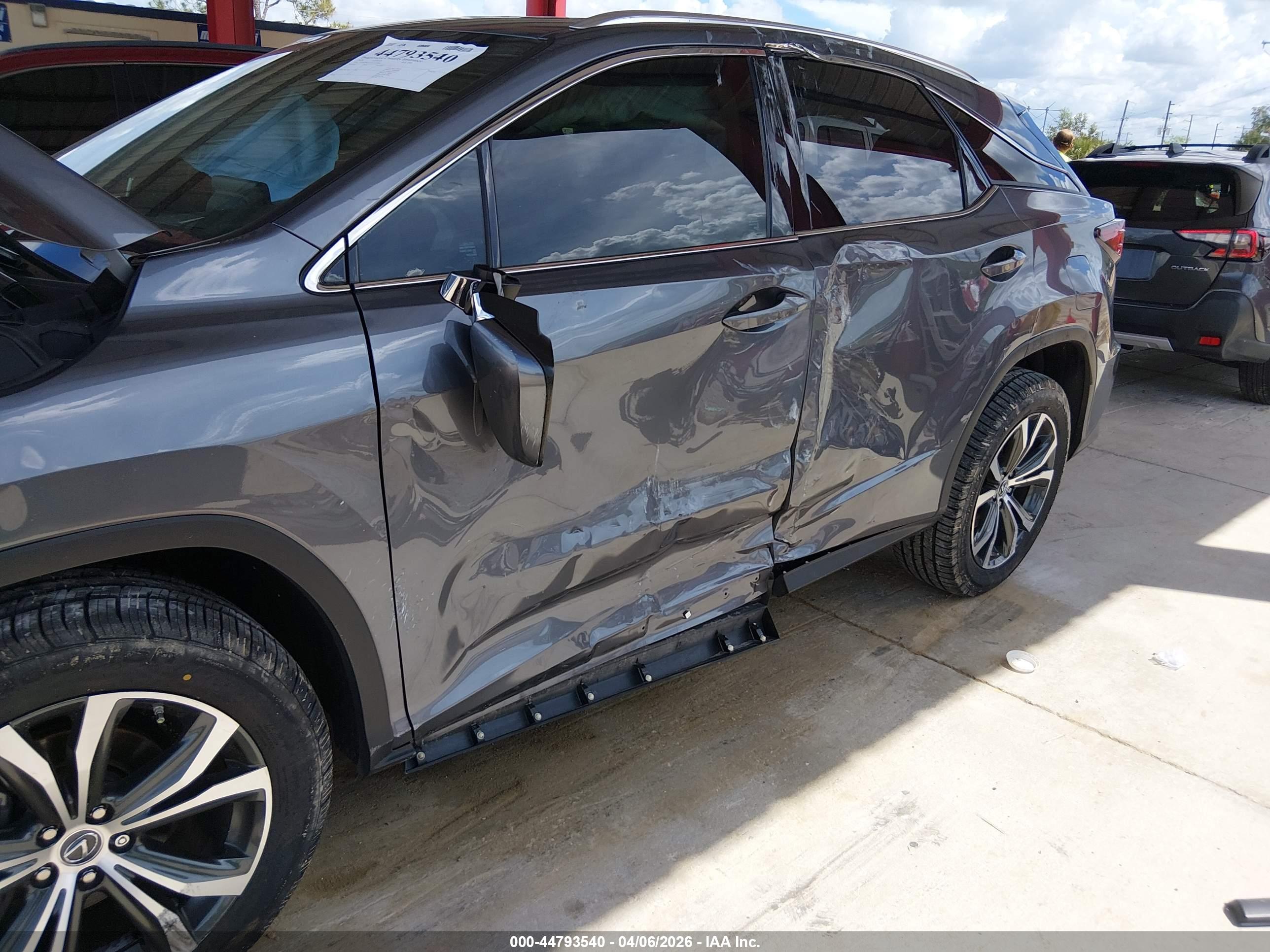 LEXUS RX image 6