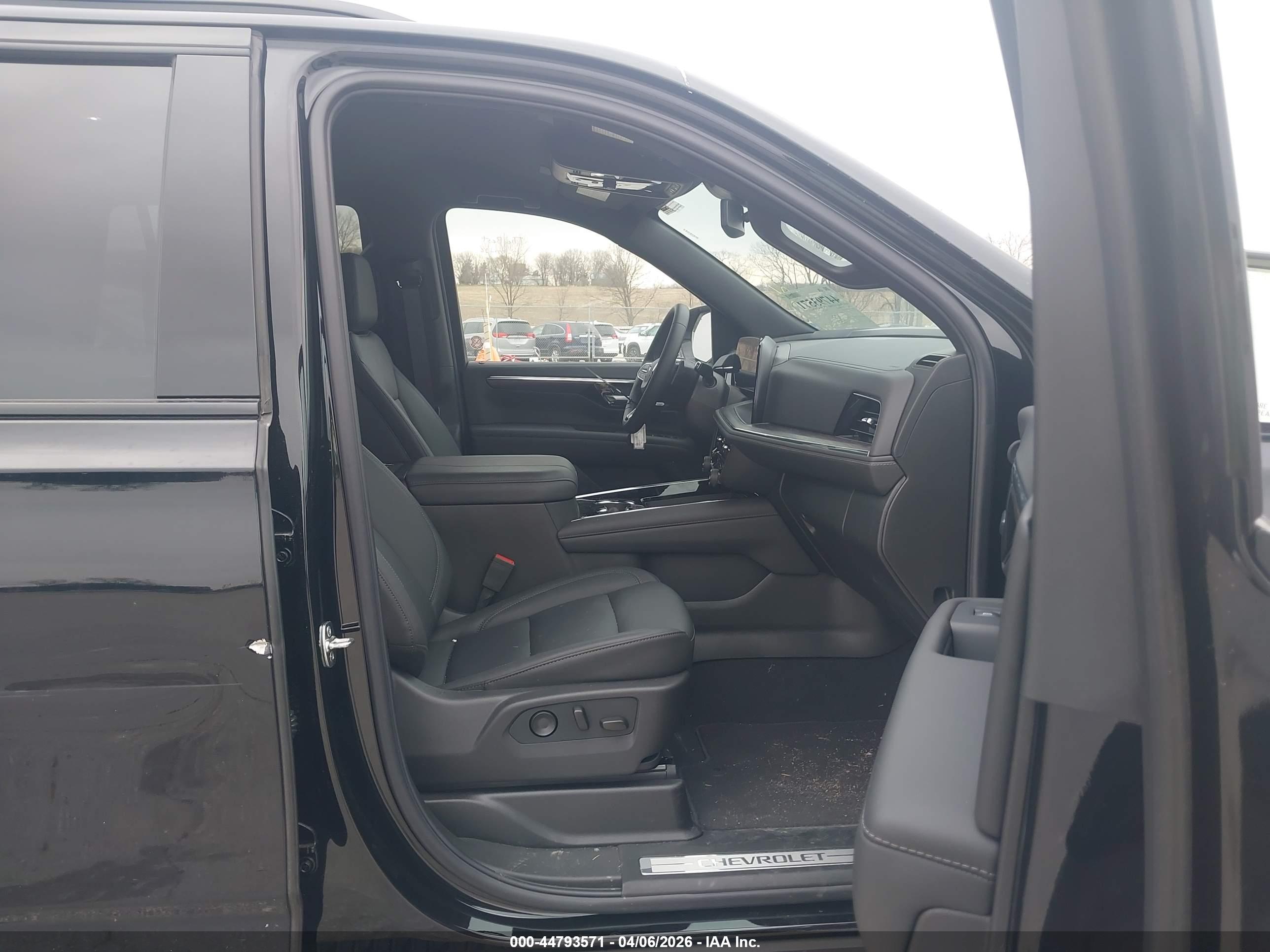 CHEVROLET TAHOE image 5