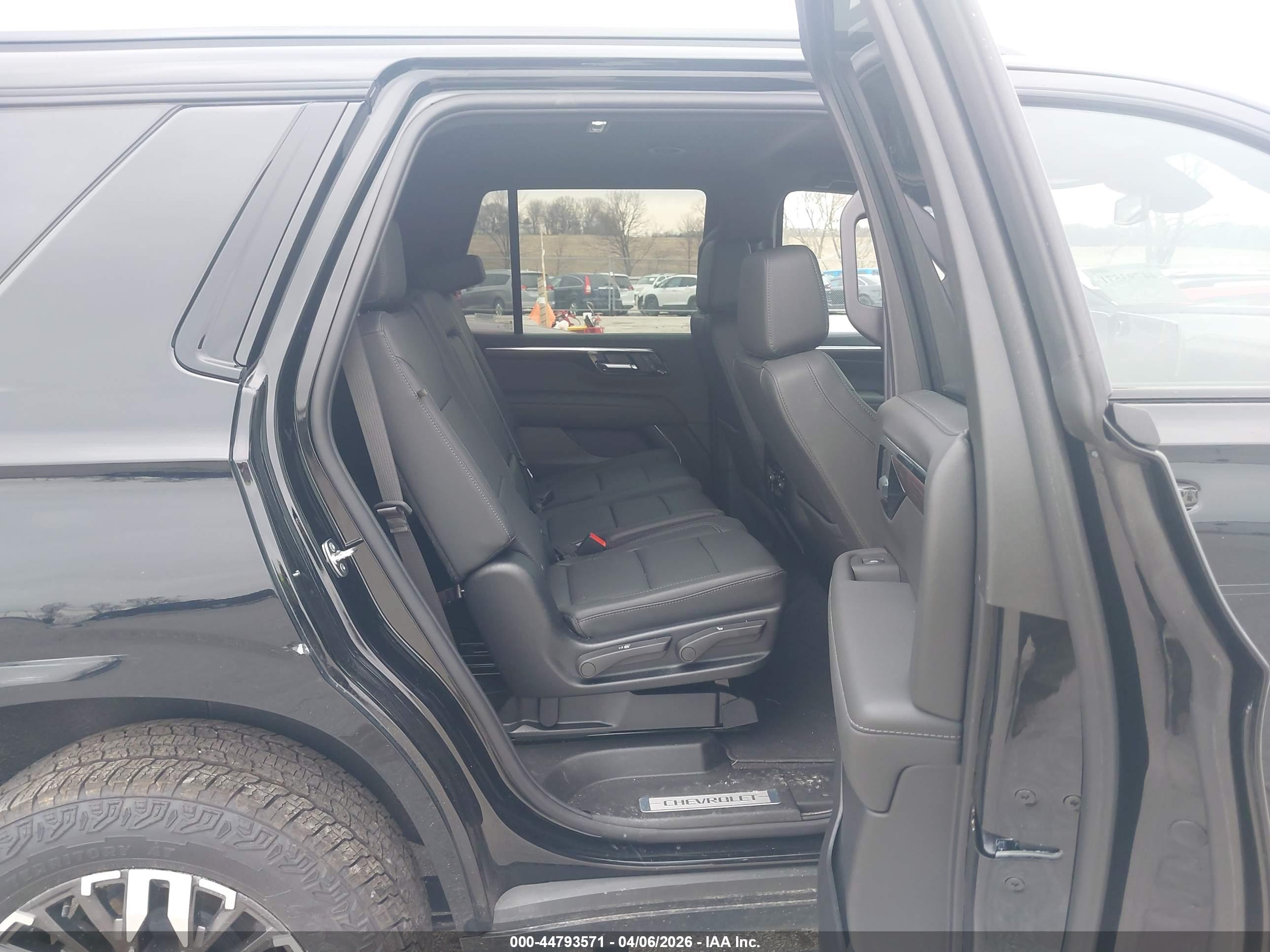 CHEVROLET TAHOE image 8