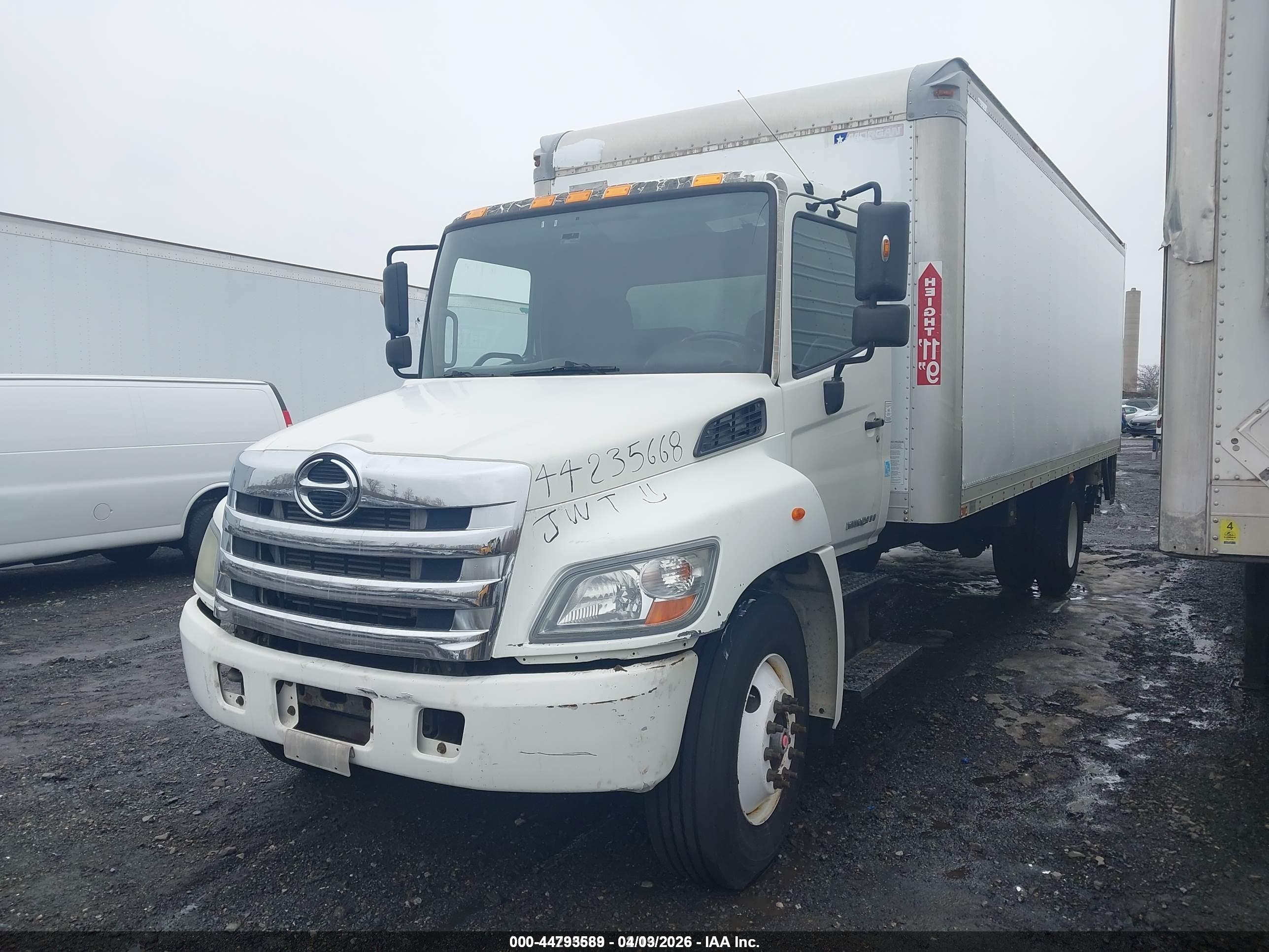 HINO 338 image 2
